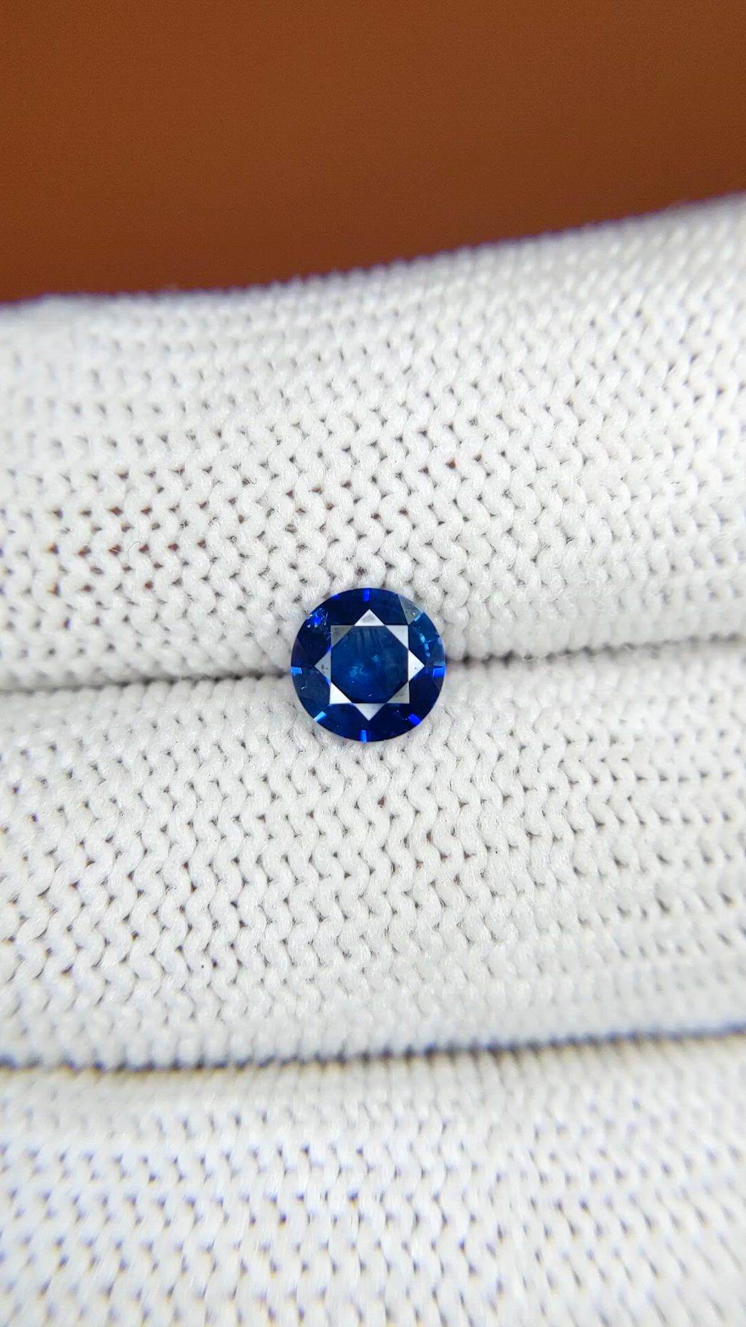 0.90 Ct. Blue Sapphire from Ceylon (Sri Lanka) Size Video