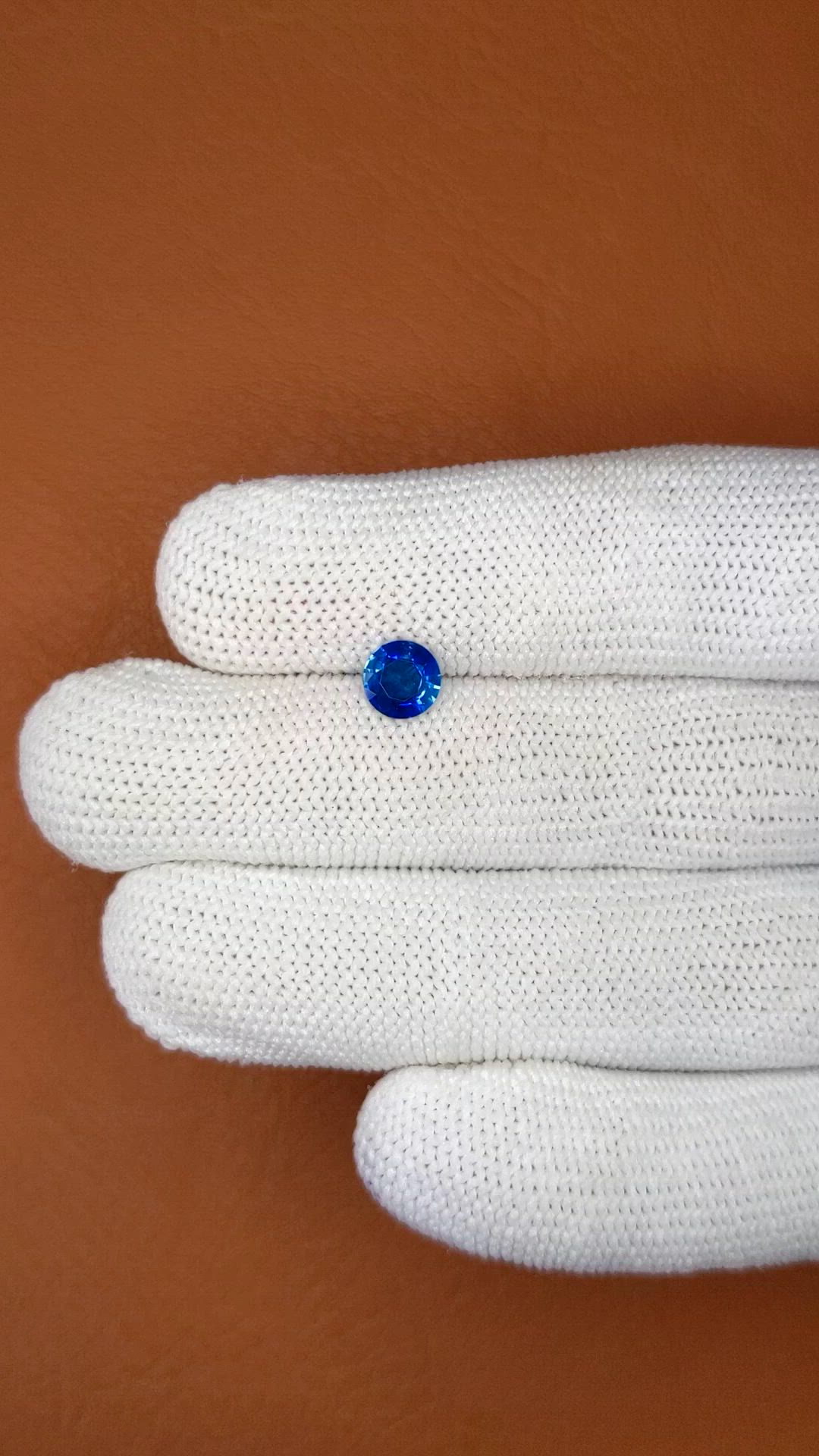 0.90 Ct. Blue Sapphire from Ceylon (Sri Lanka) Size Video