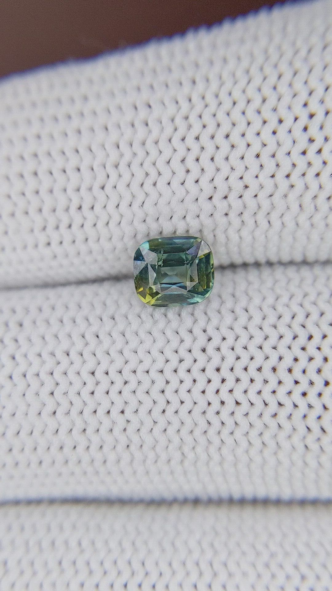 0.99 Ct. Bi Color / Parti Sapphire from Ceylon (Sri Lanka) Size Video