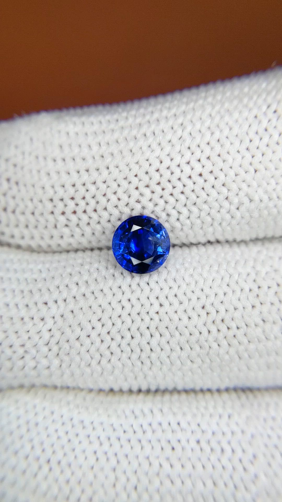 1.00 Ct. Blue Sapphire from Ceylon (Sri Lanka) Size Video