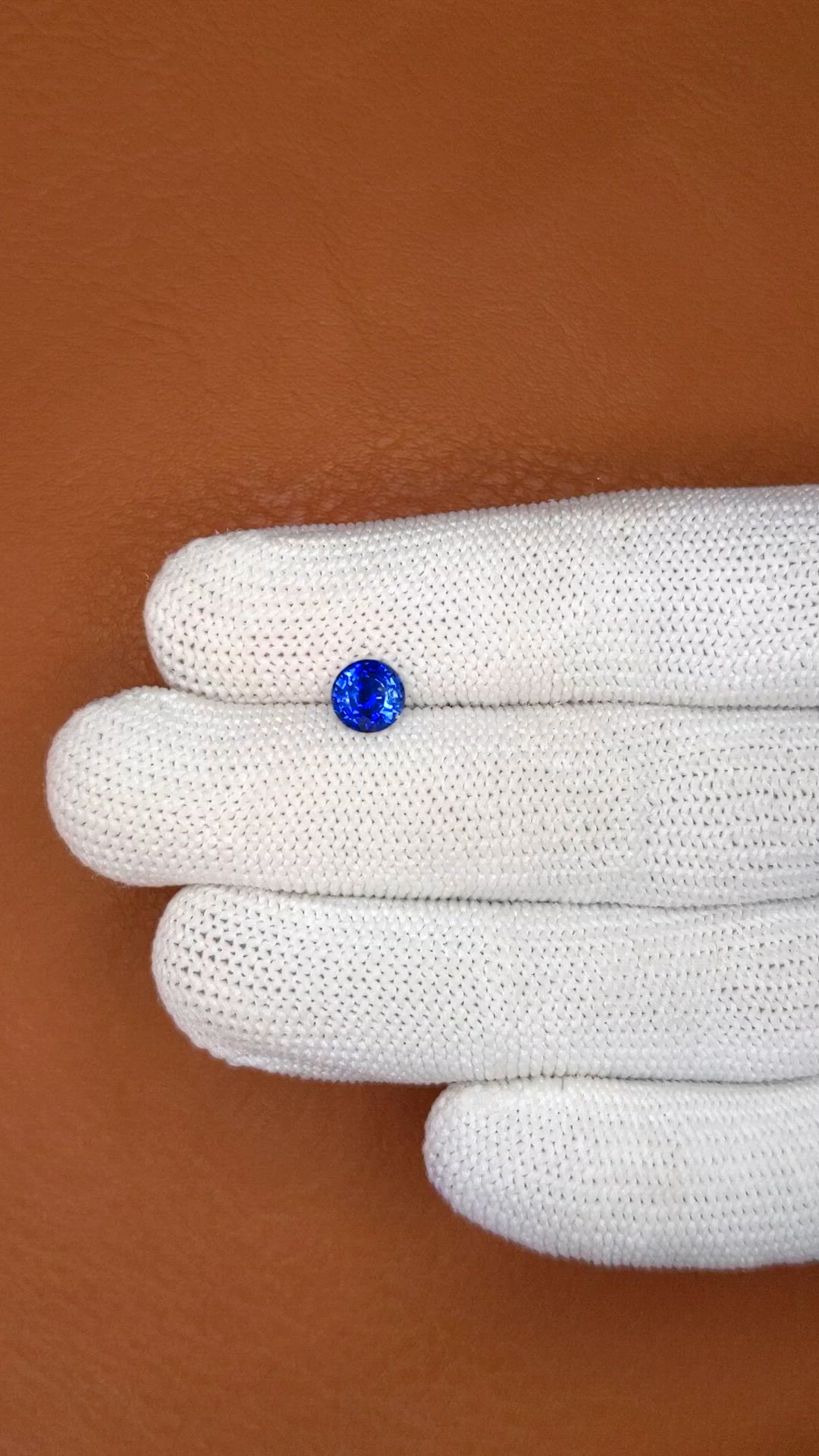 1.00 Ct. Blue Sapphire from Ceylon (Sri Lanka) Size Video