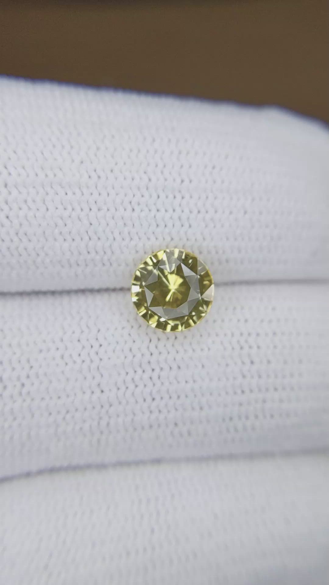 2.26 Ct. Yellow Sapphire from Ceylon (Sri Lanka) Size Video