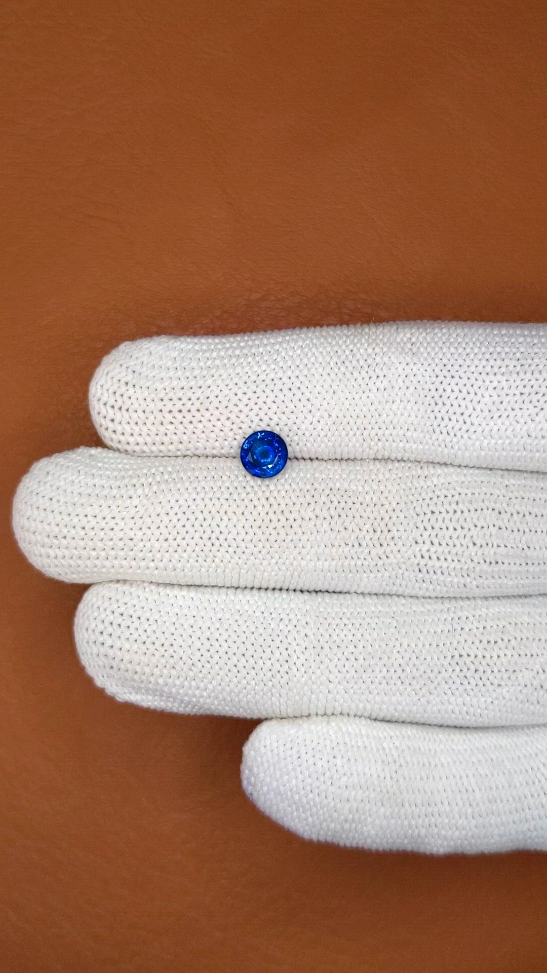 0.95 Ct. Blue Sapphire from Ceylon (Sri Lanka) Size Video