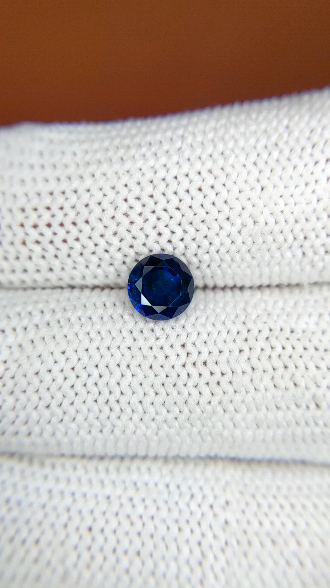 1.05 Ct. Blue Sapphire from Ceylon (Sri Lanka) Size Video