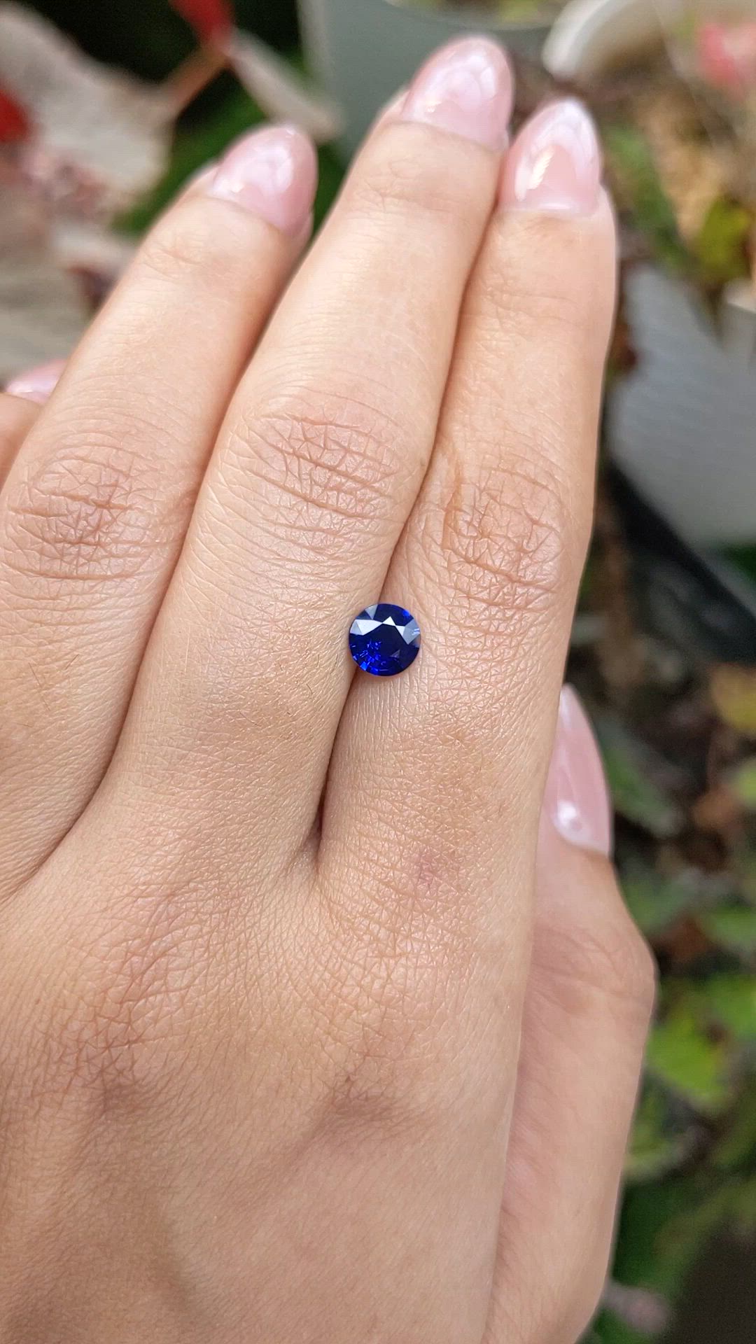 0.75 Ct. Blue Sapphire from Ceylon (Sri Lanka) Size Video