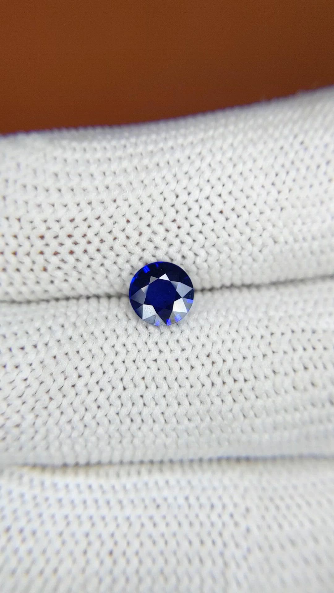 0.75 Ct. Blue Sapphire from Ceylon (Sri Lanka) Size Video
