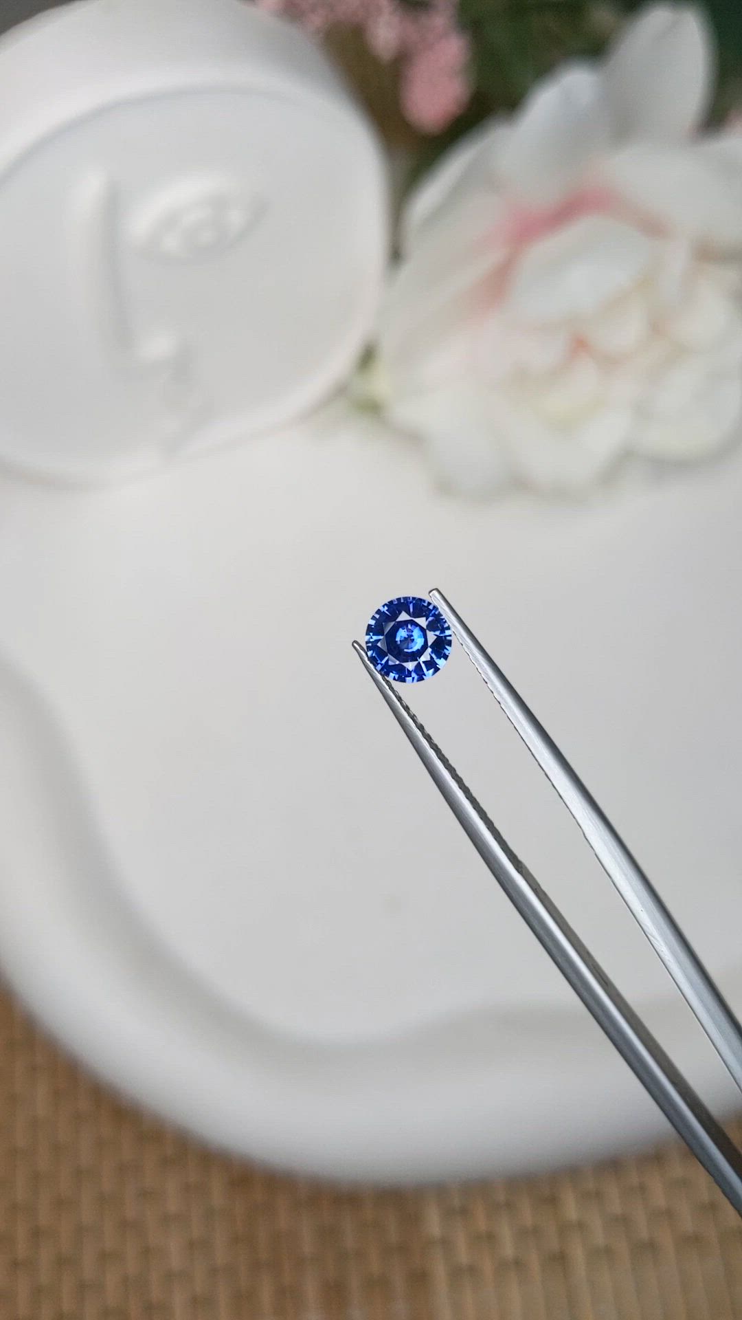 1.00 Ct. Blue Sapphire from Ceylon (Sri Lanka) Size Video