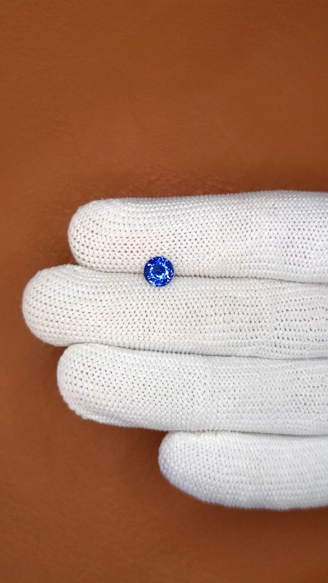 1.00 Ct. Blue Sapphire from Ceylon (Sri Lanka) Size Video
