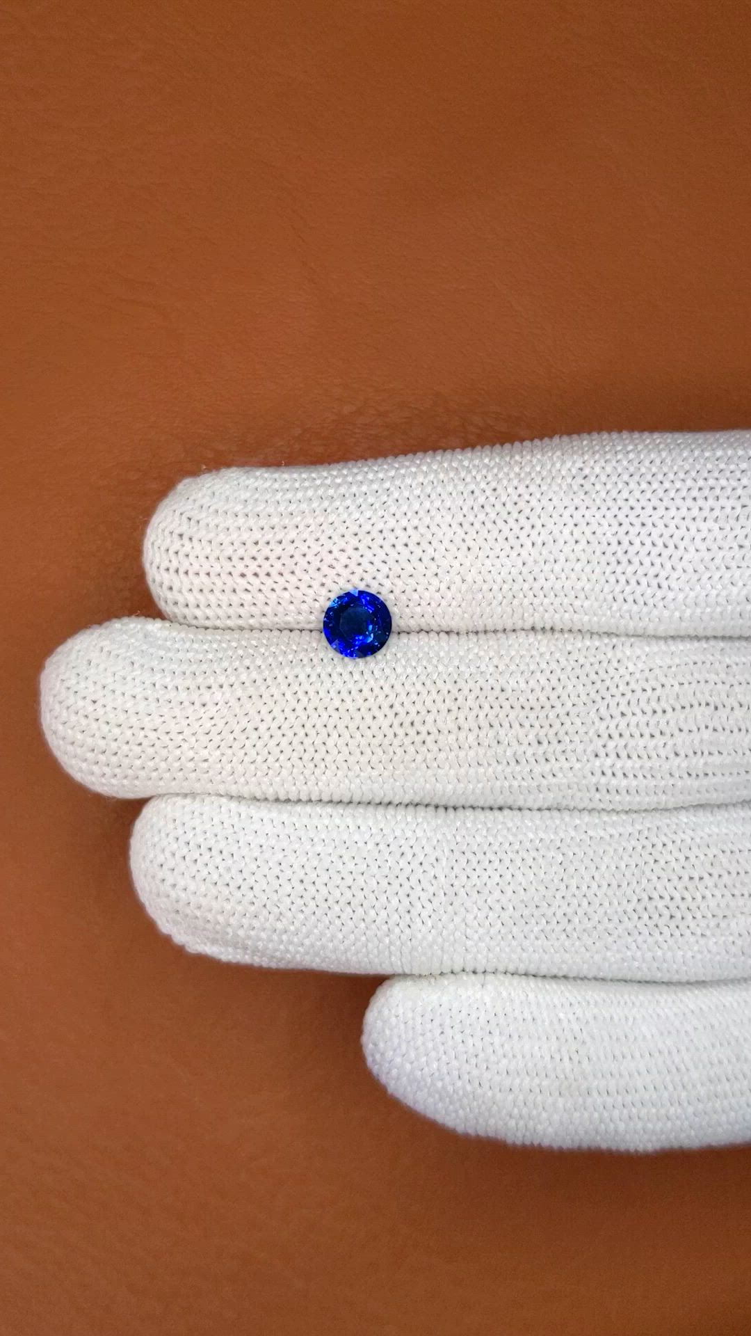 0.95 Ct. Blue Sapphire from Ceylon (Sri Lanka) Size Video