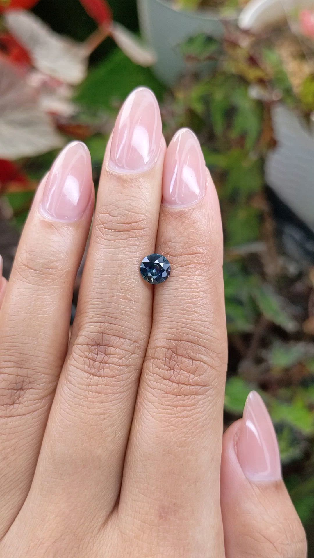 0.95 Ct. Bi Color / Parti Sapphire from Ceylon (Sri Lanka) Size Video