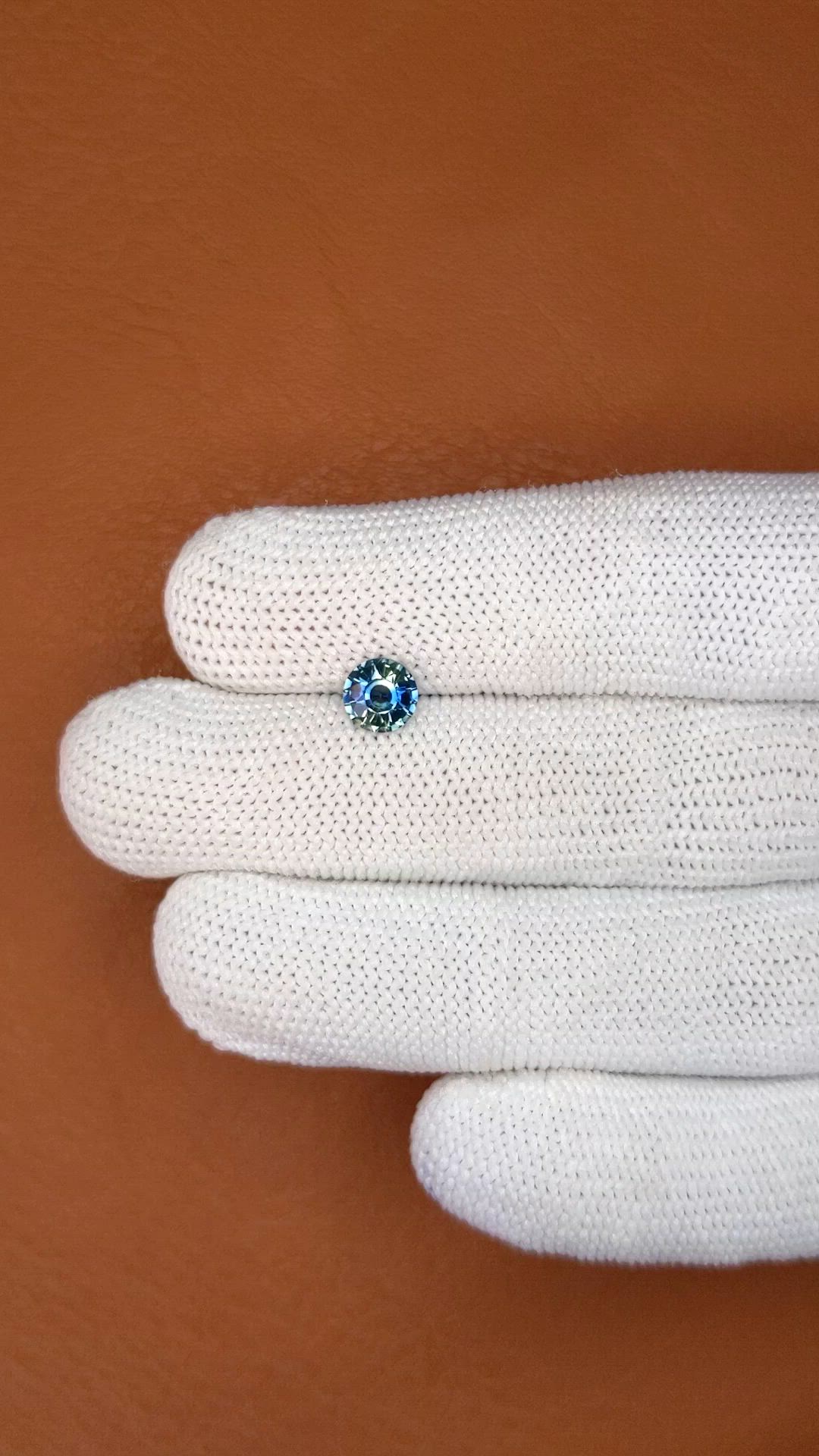 0.95 Ct. Bi Color / Parti Sapphire from Ceylon (Sri Lanka) Size Video