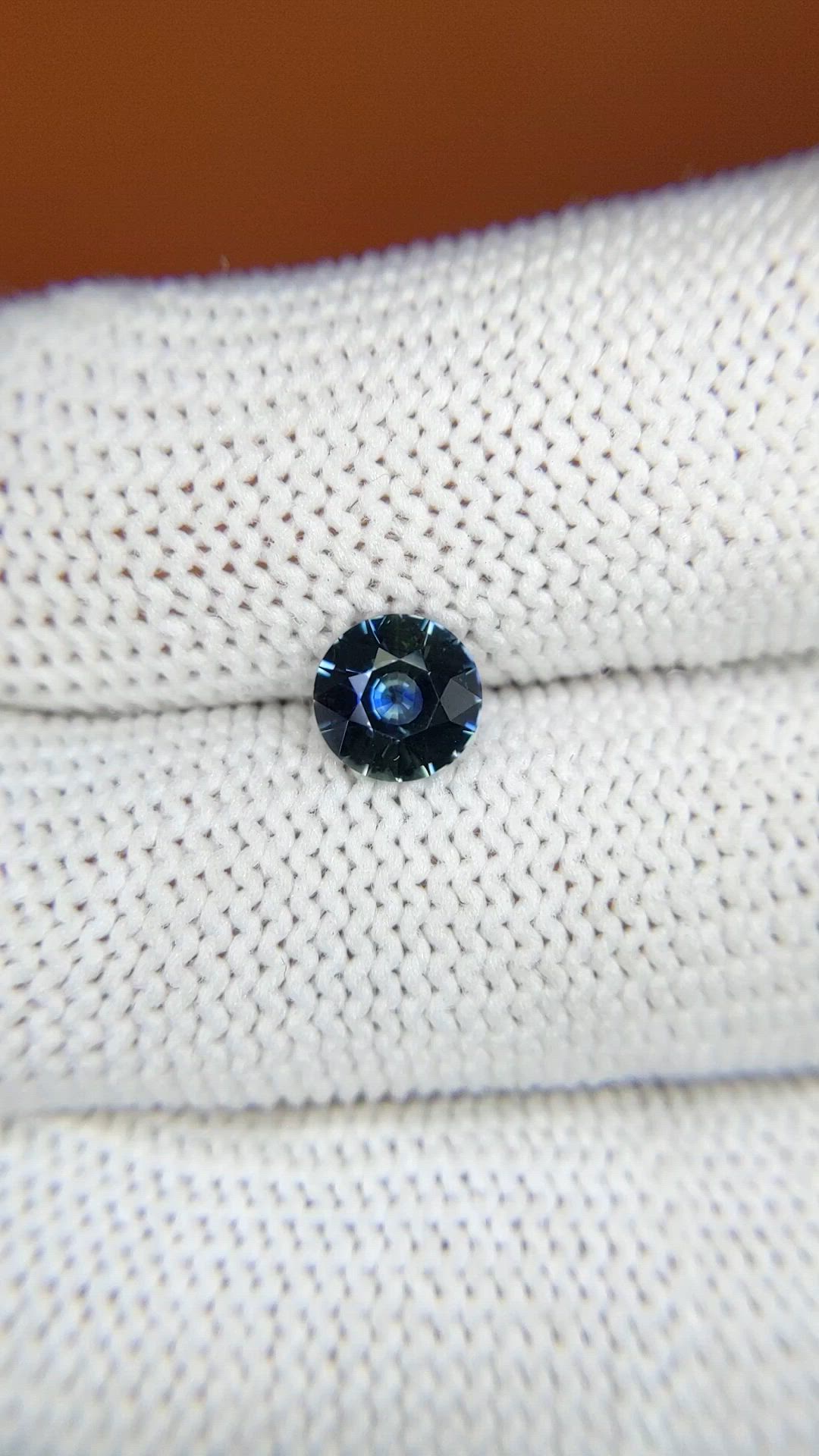 0.95 Ct. Bi Color / Parti Sapphire from Ceylon (Sri Lanka) Size Video
