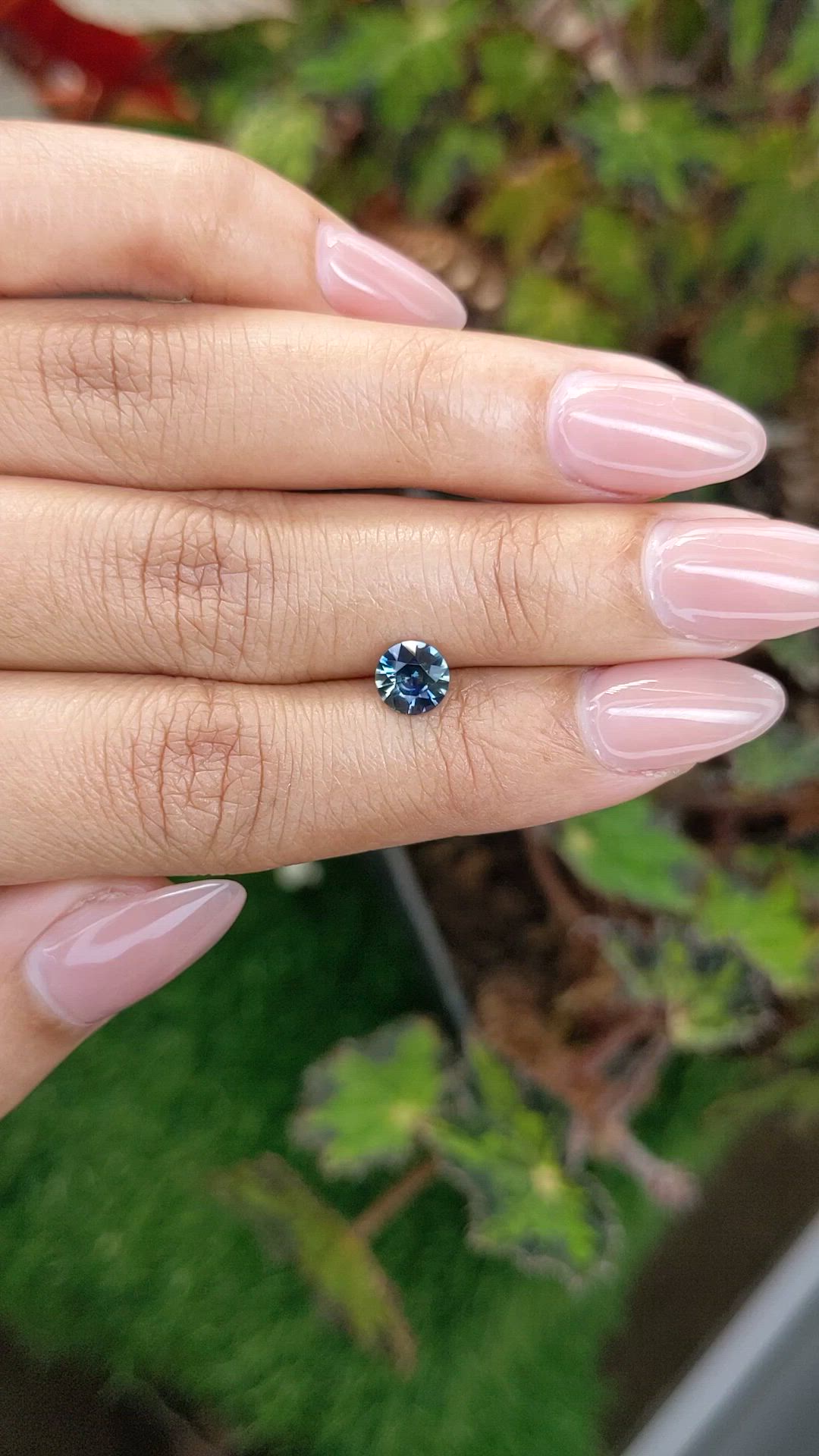0.95 Ct. Bi Color / Parti Sapphire from Ceylon (Sri Lanka) Size Video