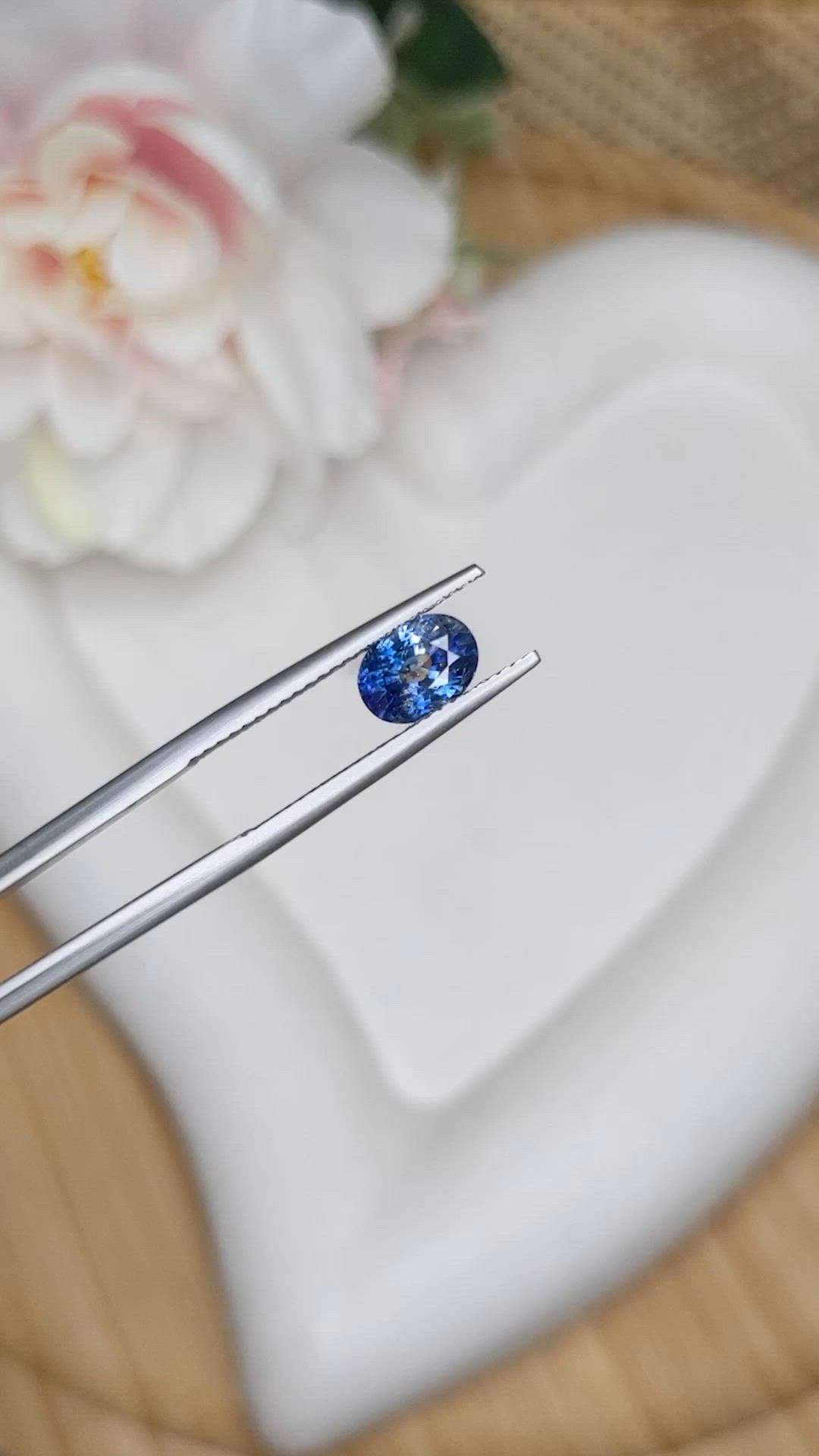 1.50 Ct. Bi Color / Parti Sapphire from Ceylon (Sri Lanka) Size Video