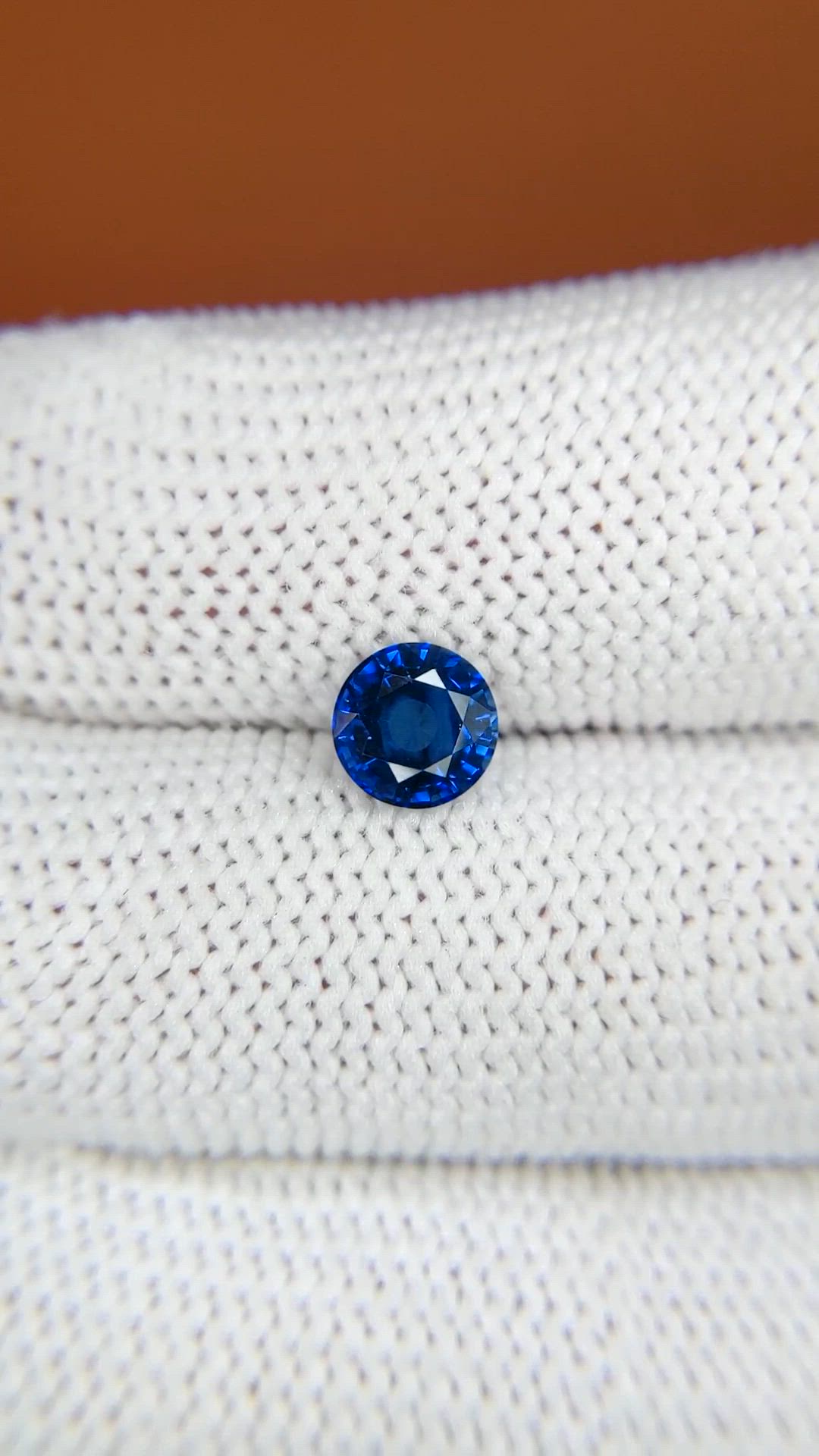 1.00 Ct. Blue Sapphire from Ceylon (Sri Lanka) Size Video