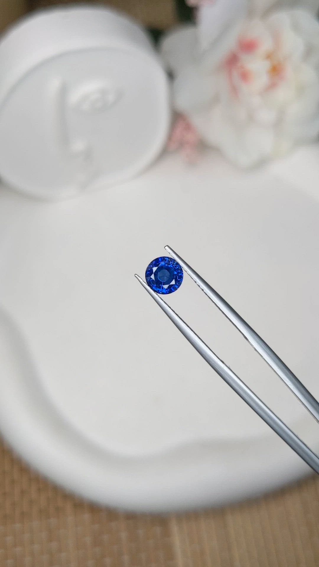 1.00 Ct. Blue Sapphire from Ceylon (Sri Lanka) Size Video