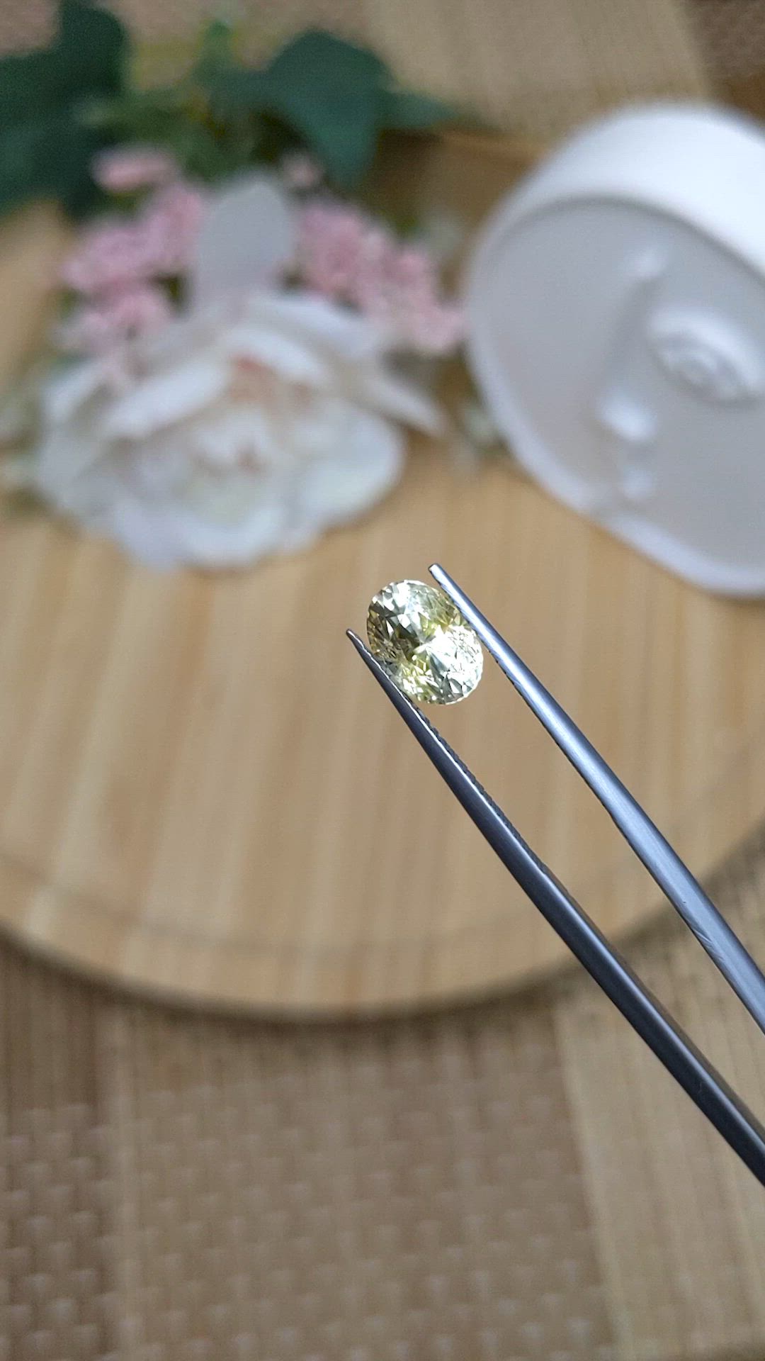 2.37 Ct. Yellow Sapphire from Ceylon (Sri Lanka) Size Video
