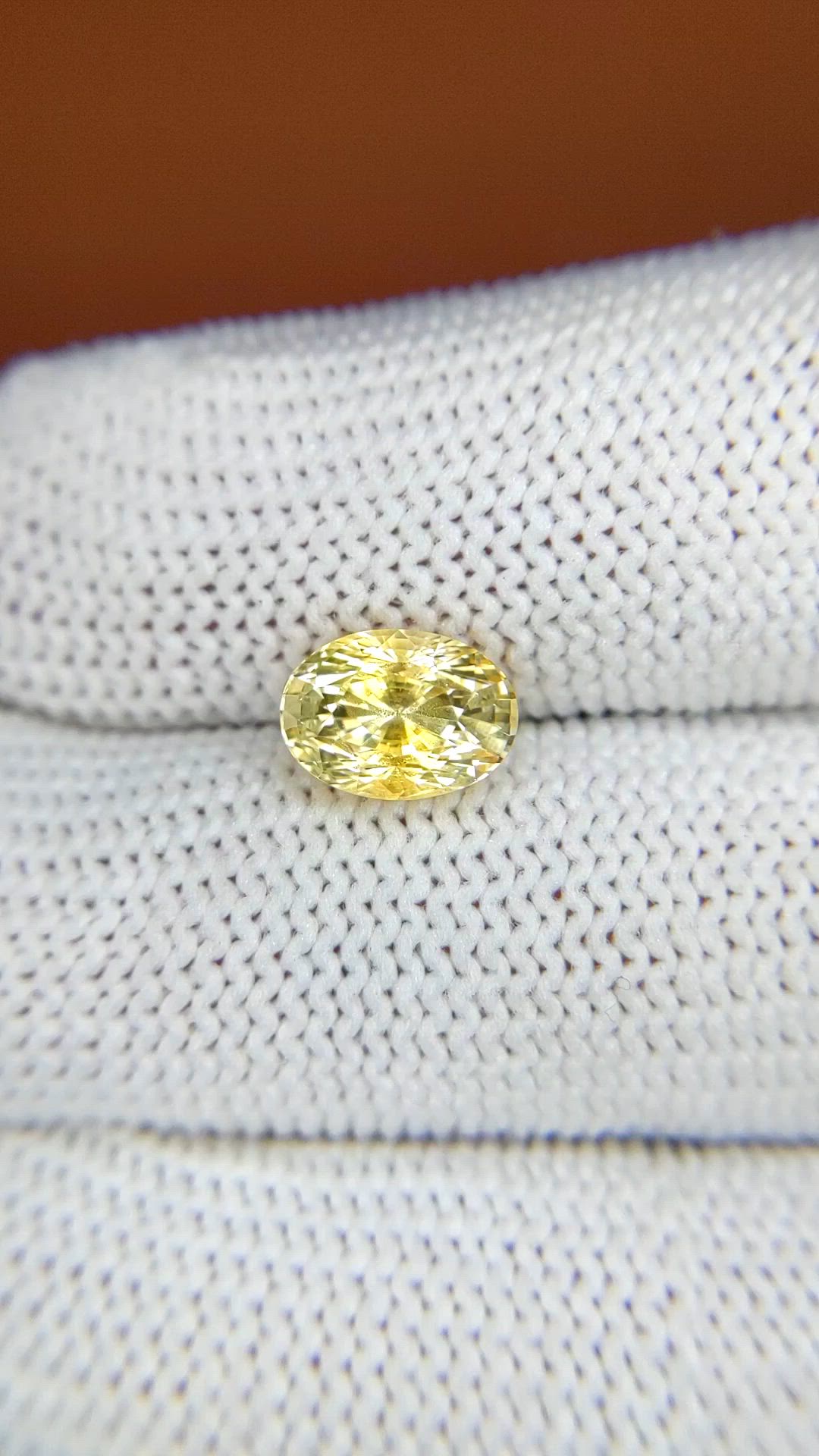 2.37 Ct. Yellow Sapphire from Ceylon (Sri Lanka) Size Video