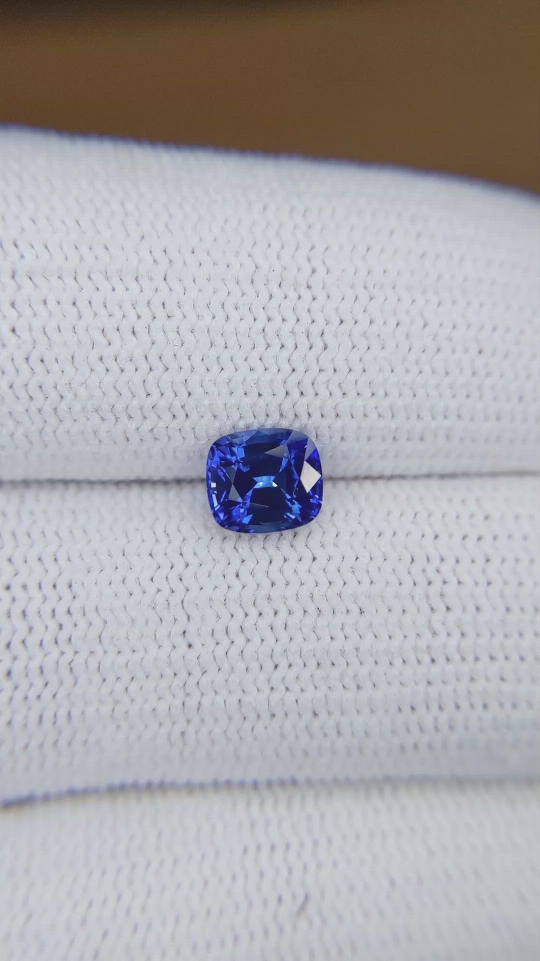 1.32 Ct. Blue Sapphire from Ceylon (Sri Lanka) Size Video