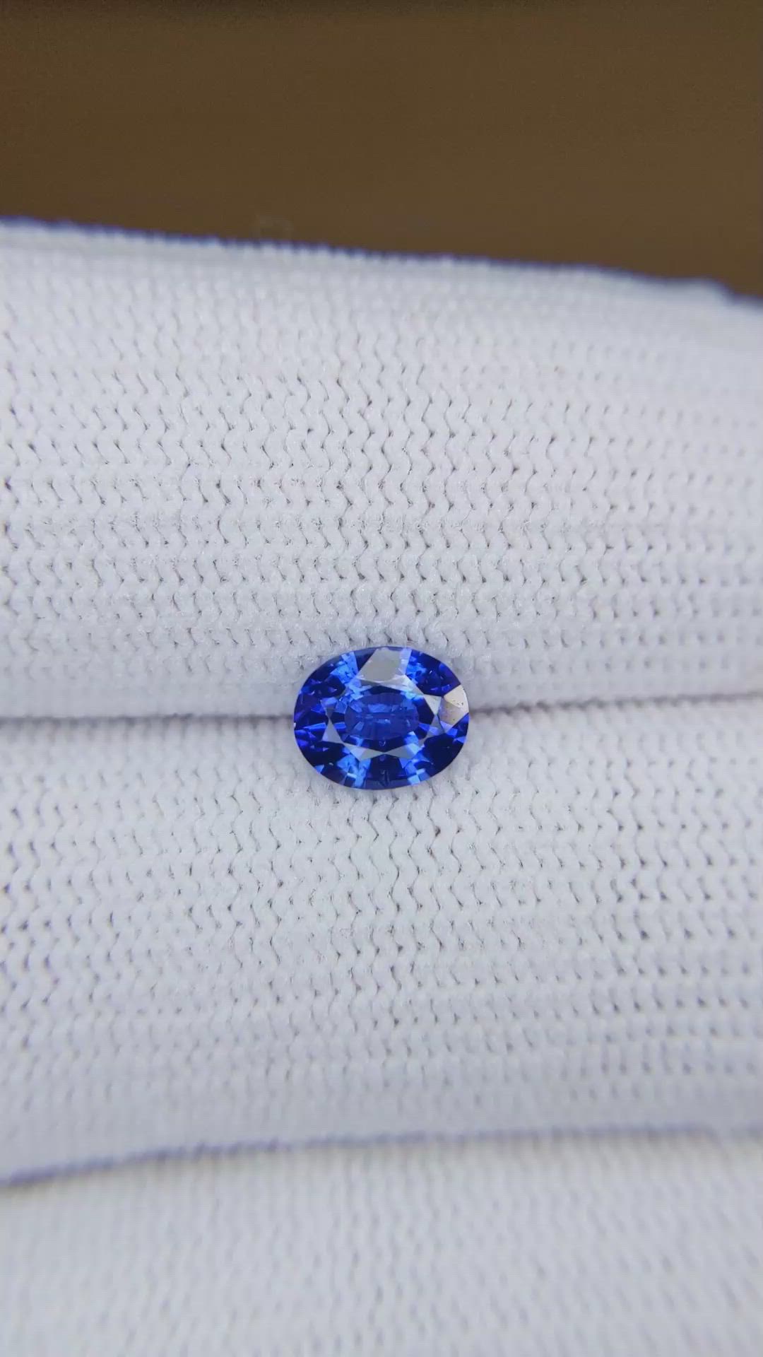 1.03 Ct. Blue Sapphire from Ceylon (Sri Lanka) Size Video