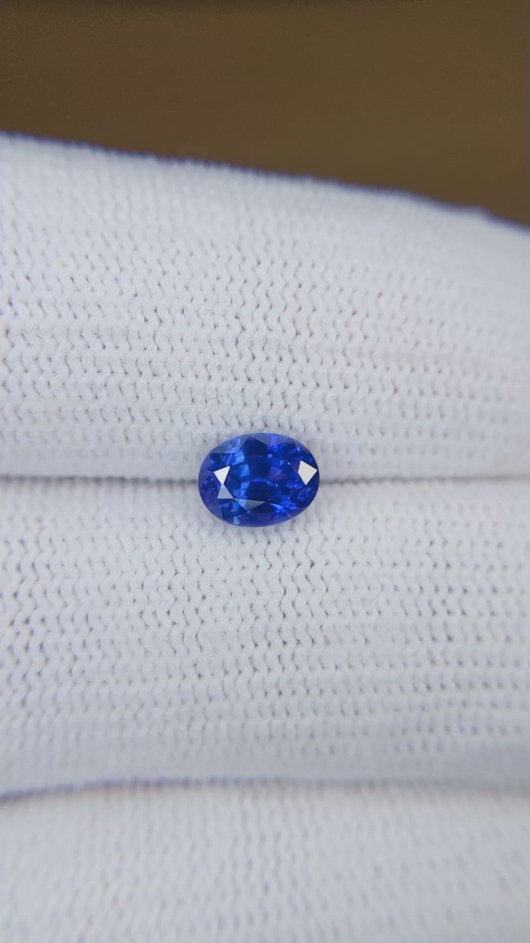 1.27 Ct. Blue Sapphire from Ceylon (Sri Lanka) Size Video