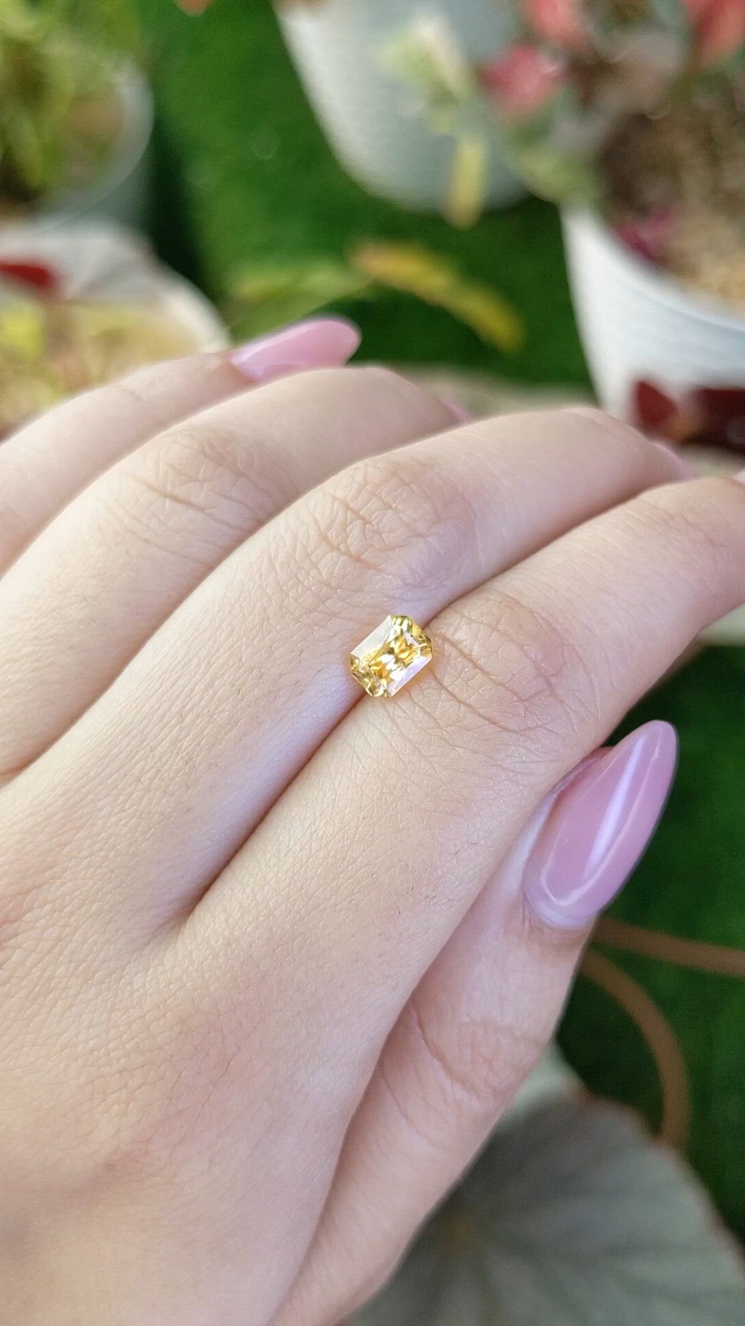 1.27 Ct. Yellow Sapphire from Ceylon (Sri Lanka) Size Video