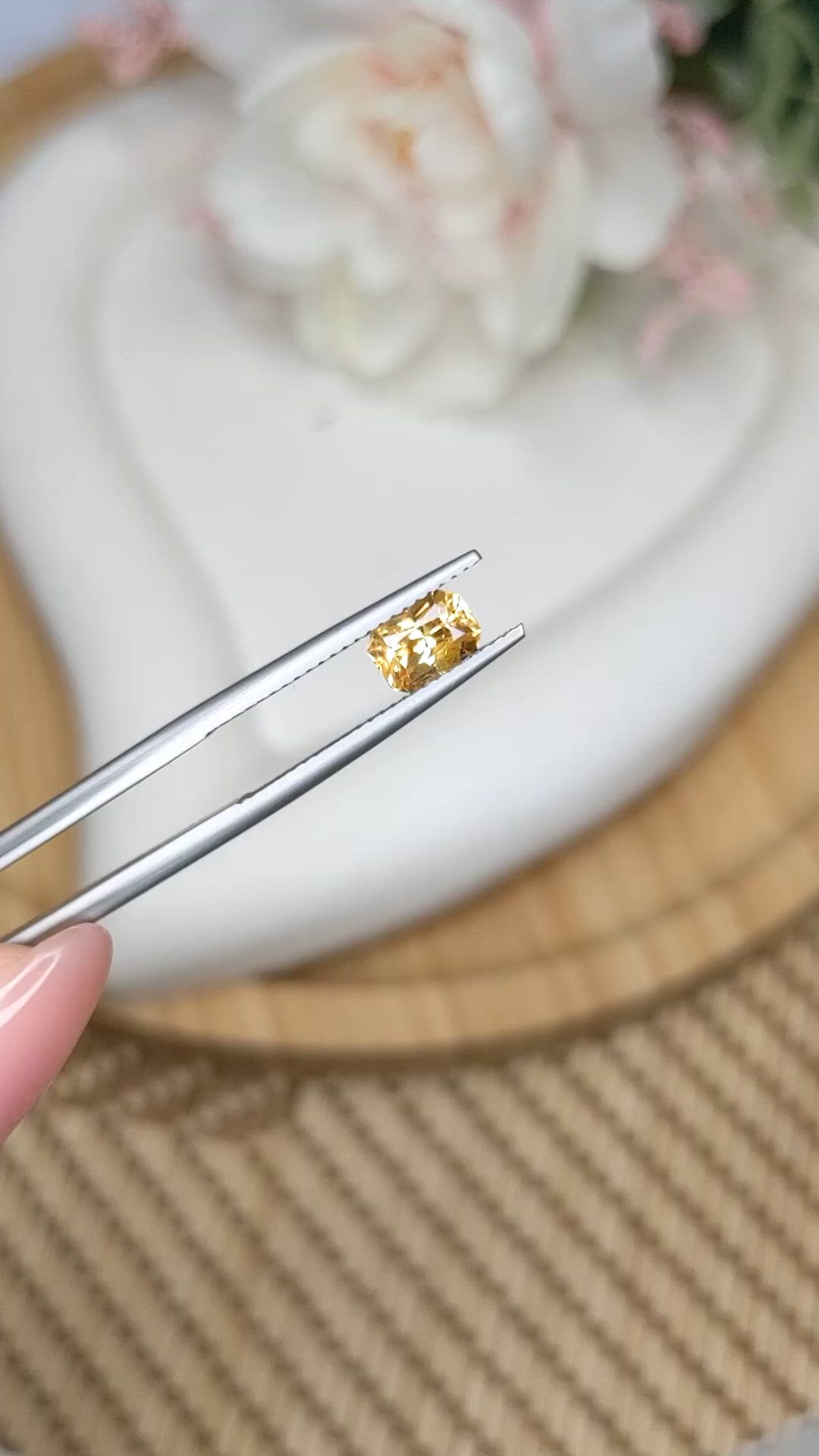1.27 Ct. Yellow Sapphire from Ceylon (Sri Lanka) Size Video