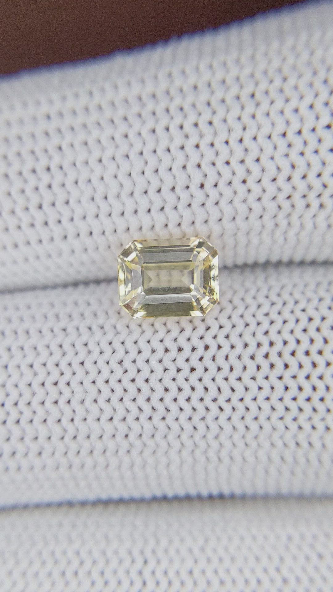 2.10 Ct. Yellow Sapphire from Ceylon (Sri Lanka) Size Video