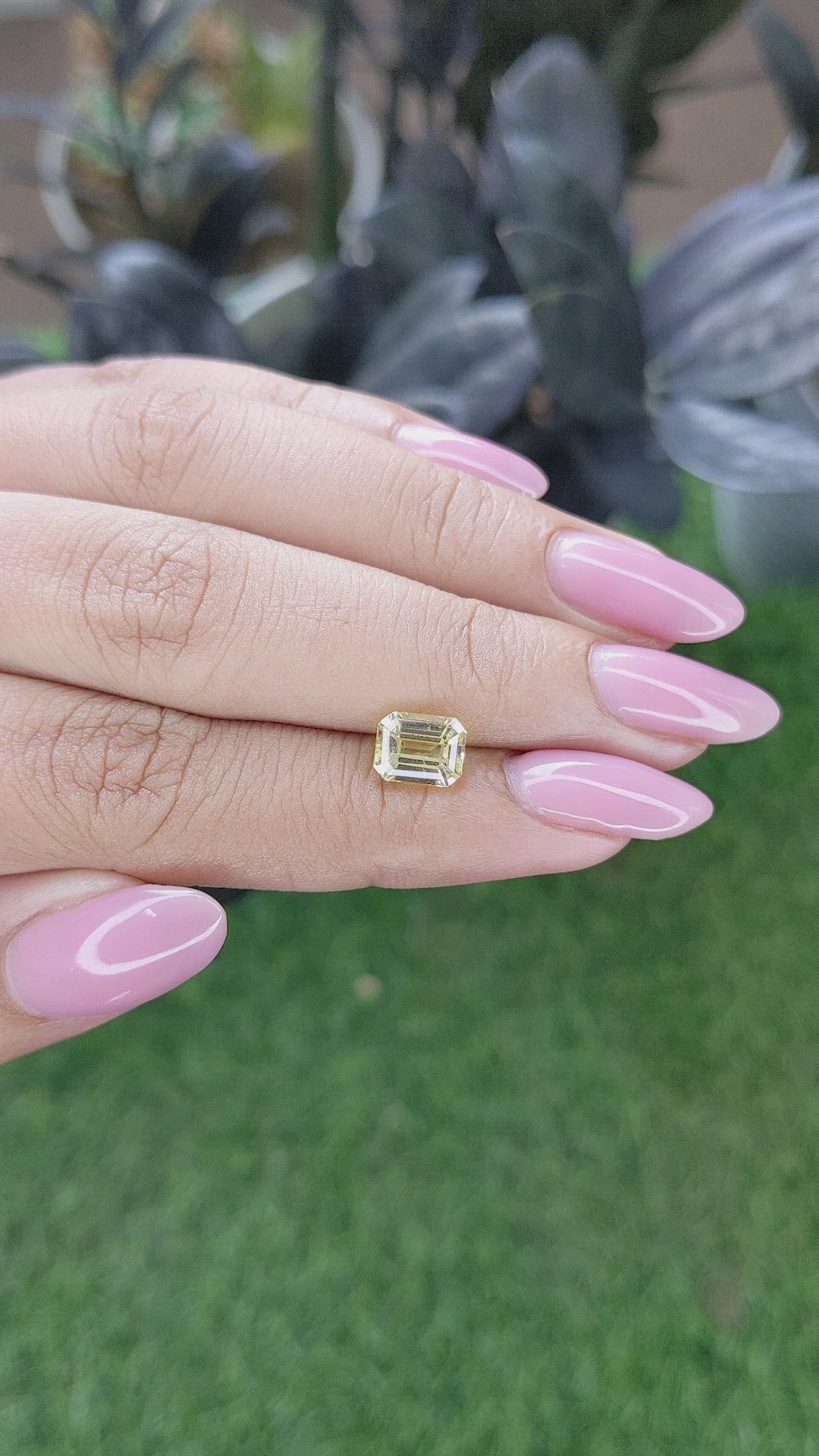 2.10 Ct. Yellow Sapphire from Ceylon (Sri Lanka) Size Video