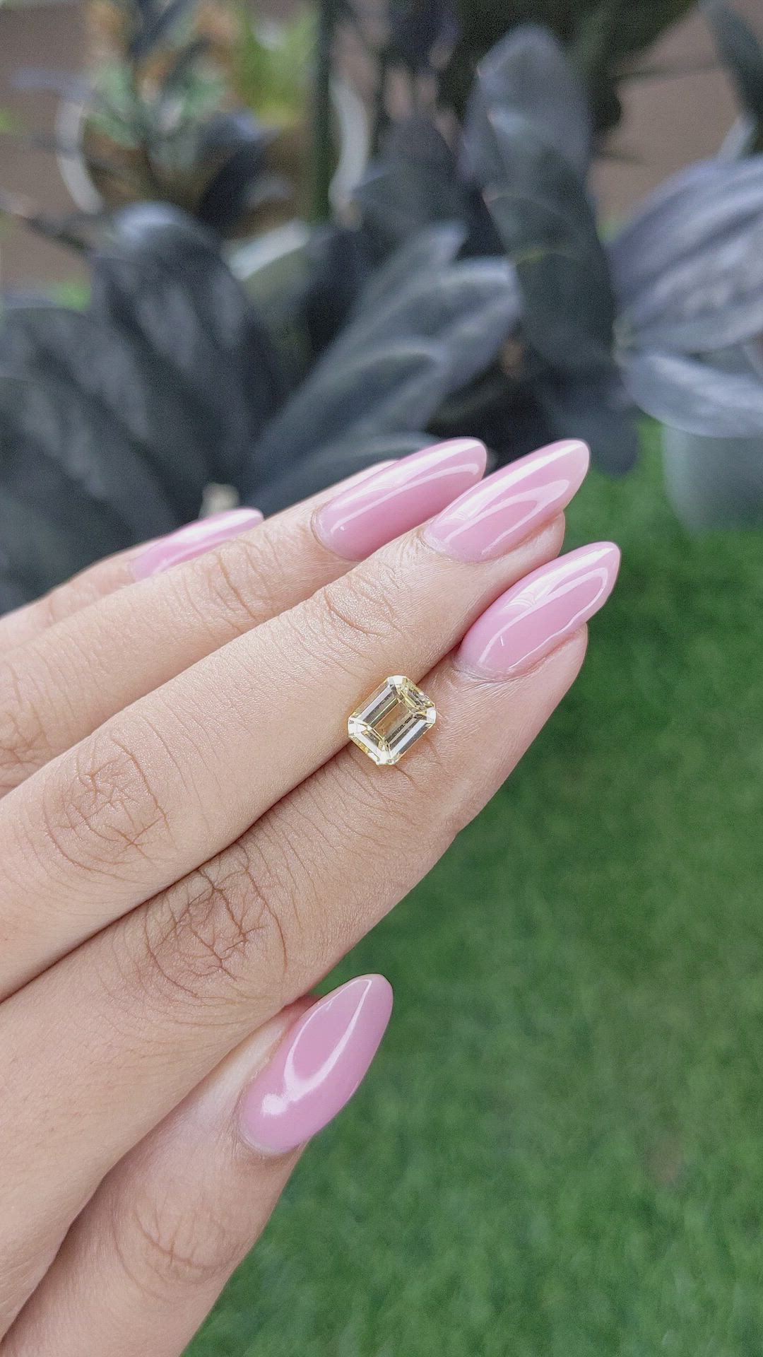 2.10 Ct. Yellow Sapphire from Ceylon (Sri Lanka) Size Video