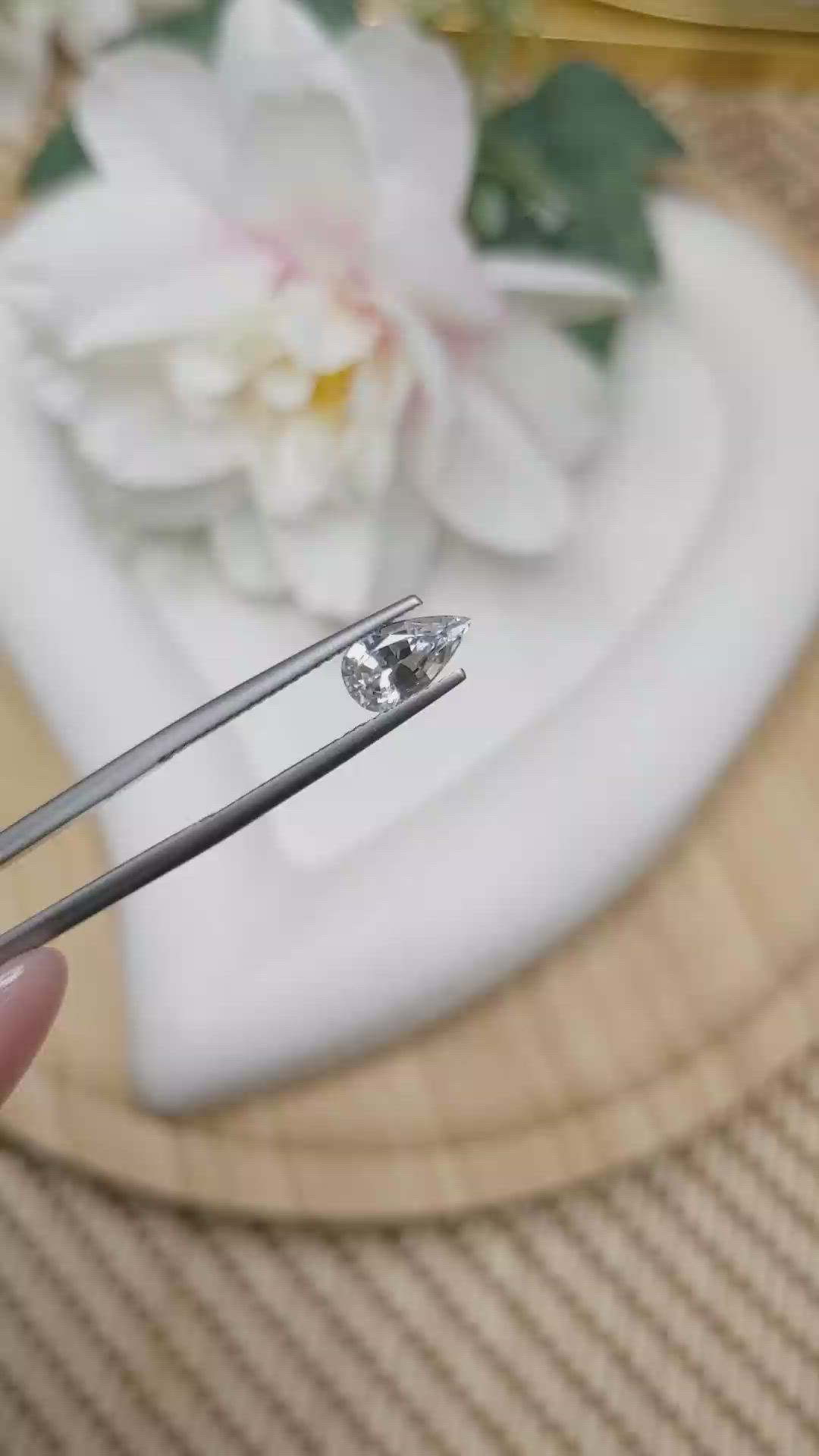 1.21 Ct. White Sapphire from Ceylon (Sri Lanka) Size Video