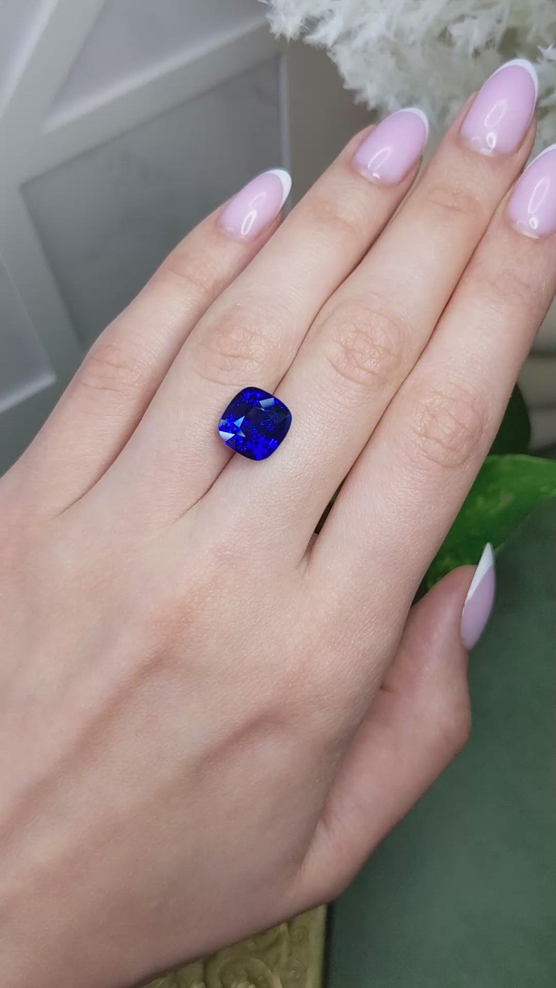 8.00 Ct. Blue Sapphire from Ceylon (Sri Lanka) Size Video