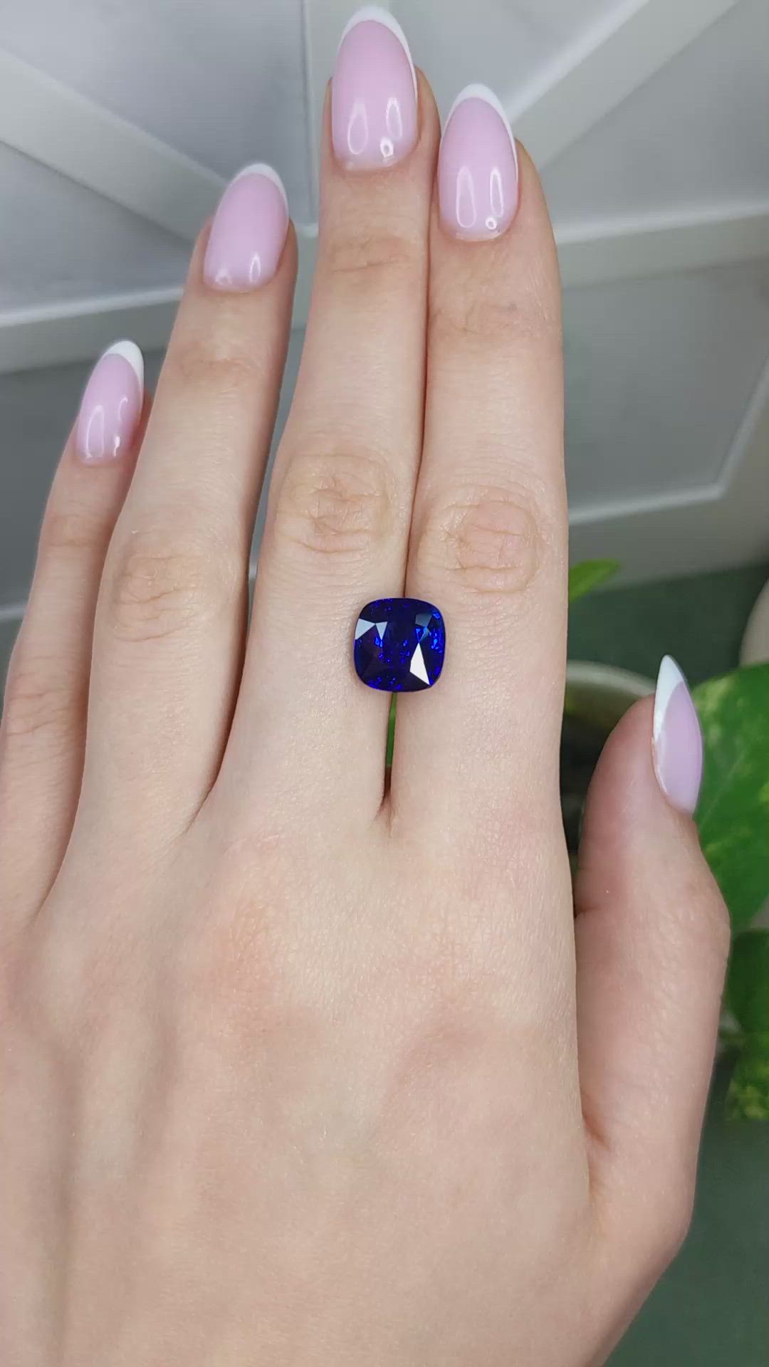 8.00 Ct. Blue Sapphire from Ceylon (Sri Lanka) Size Video