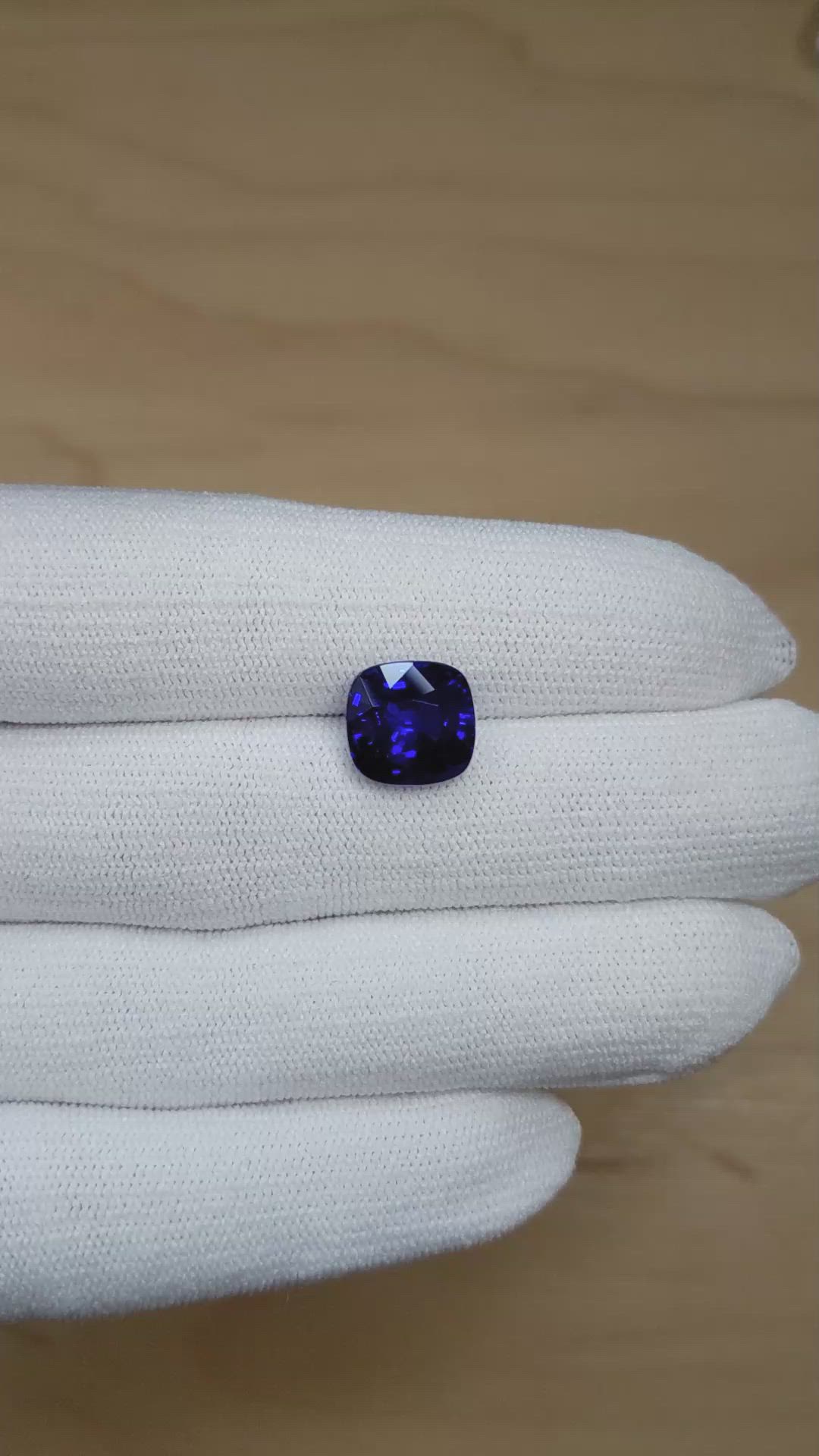 8.00 Ct. Blue Sapphire from Ceylon (Sri Lanka) Size Video