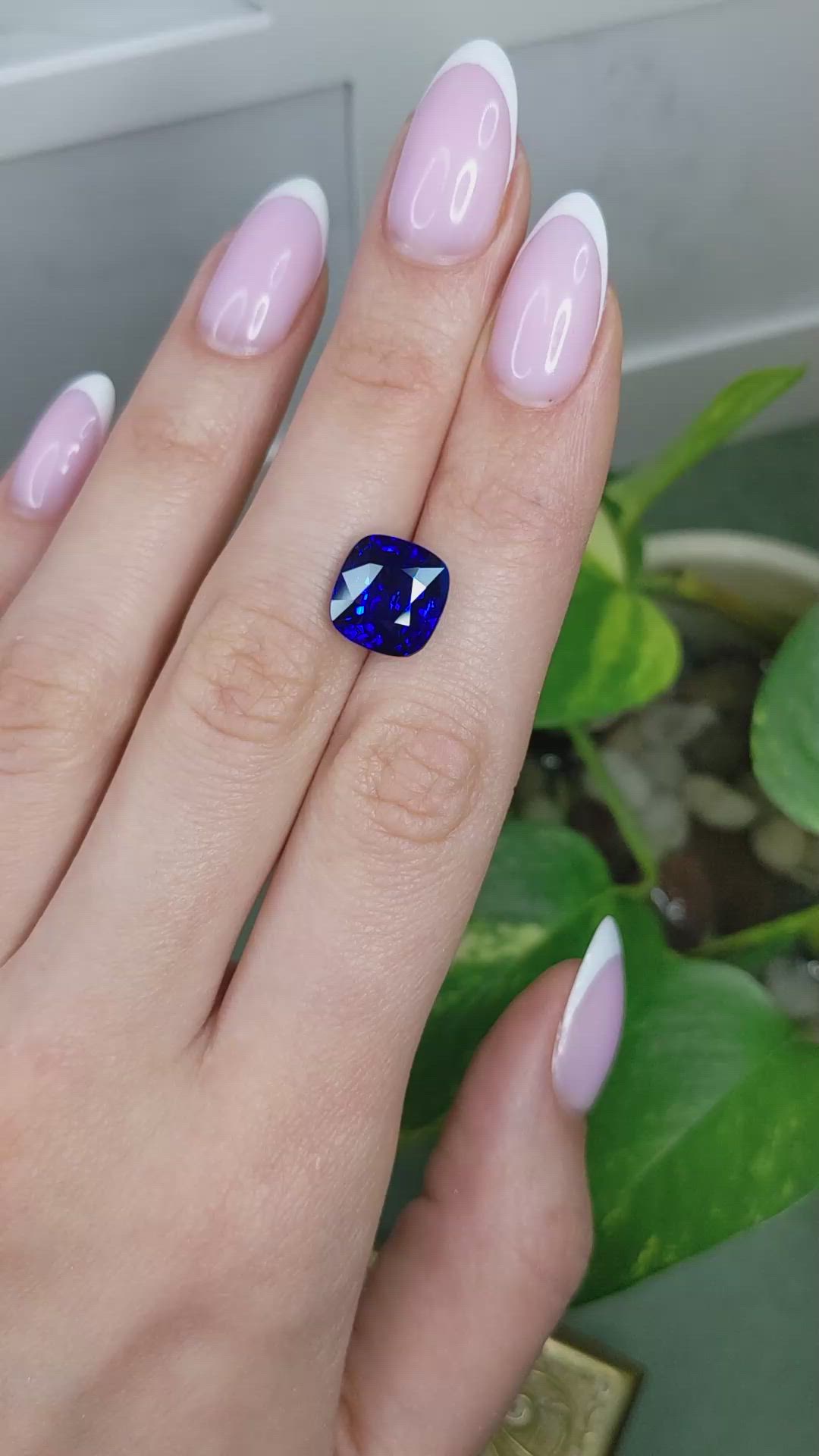 8.00 Ct. Blue Sapphire from Ceylon (Sri Lanka) Size Video