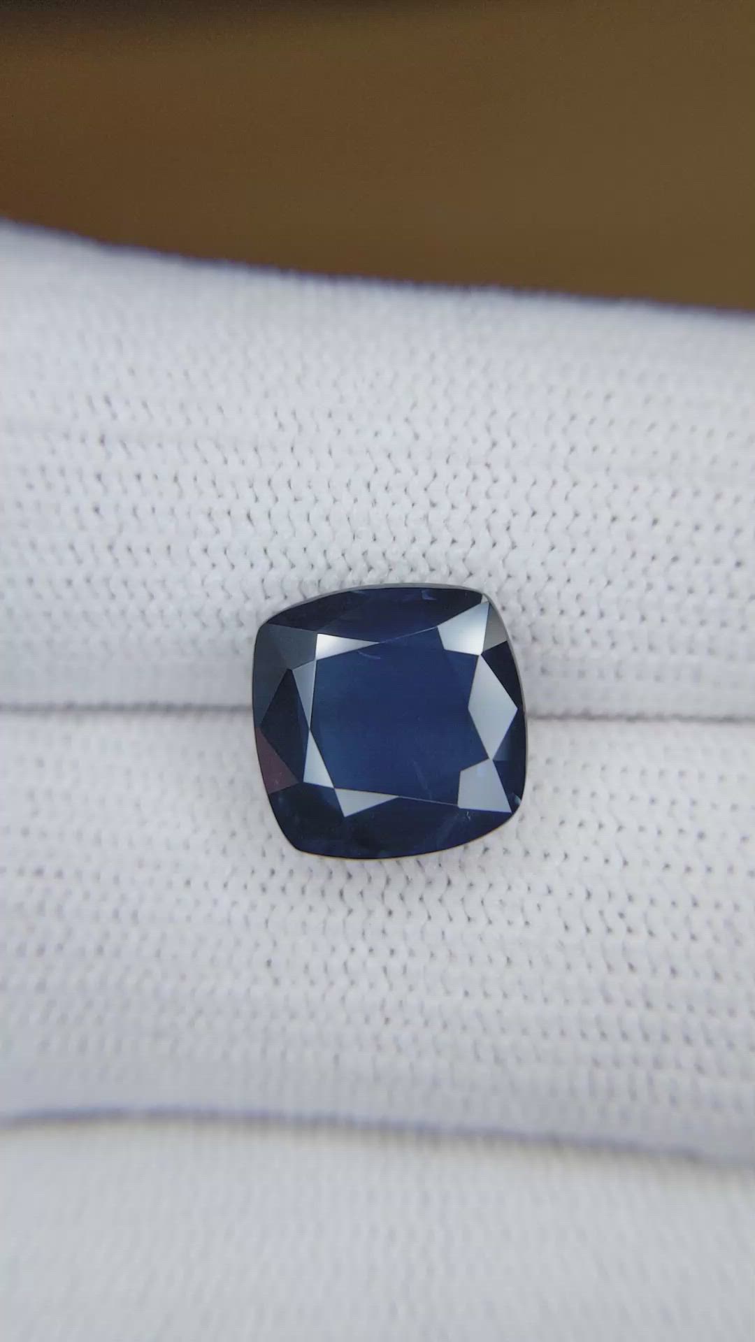 6.38 Ct. Blue Sapphire from Ceylon (Sri Lanka) Size Video