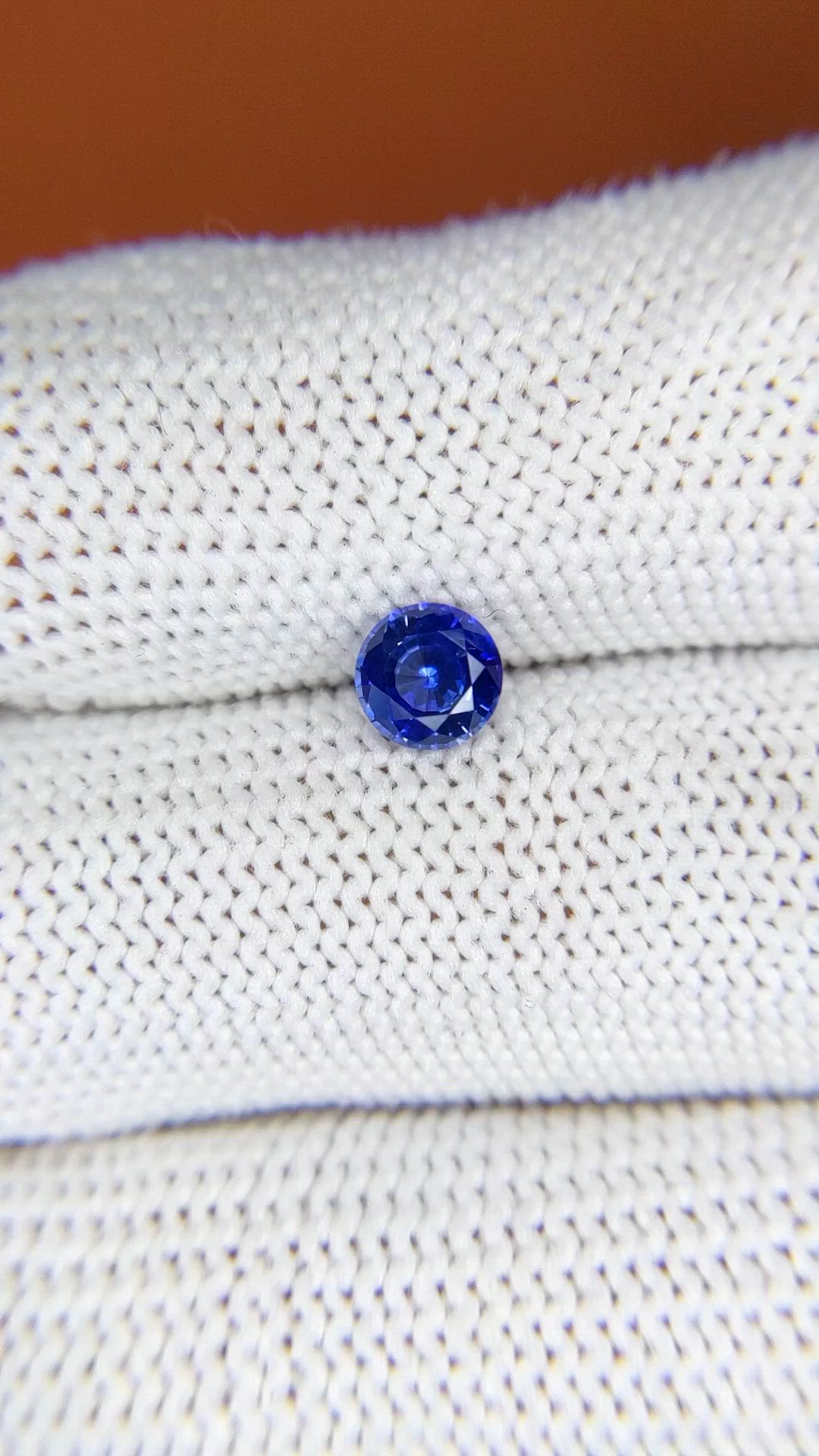 0.71 Ct. Blue Sapphire from Ceylon (Sri Lanka) Size Video
