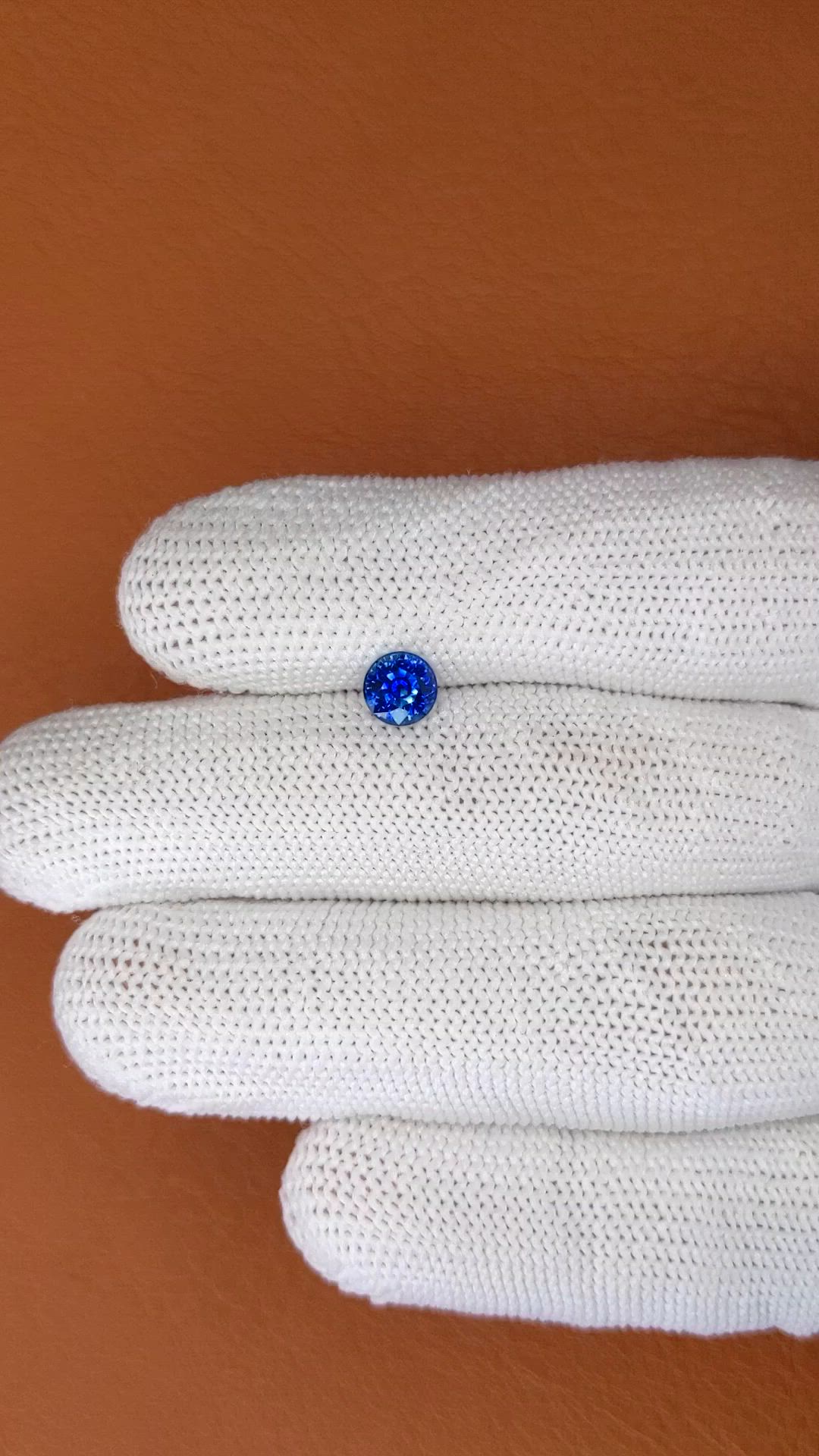 1.04 Ct. Blue Sapphire from Ceylon (Sri Lanka) Size Video