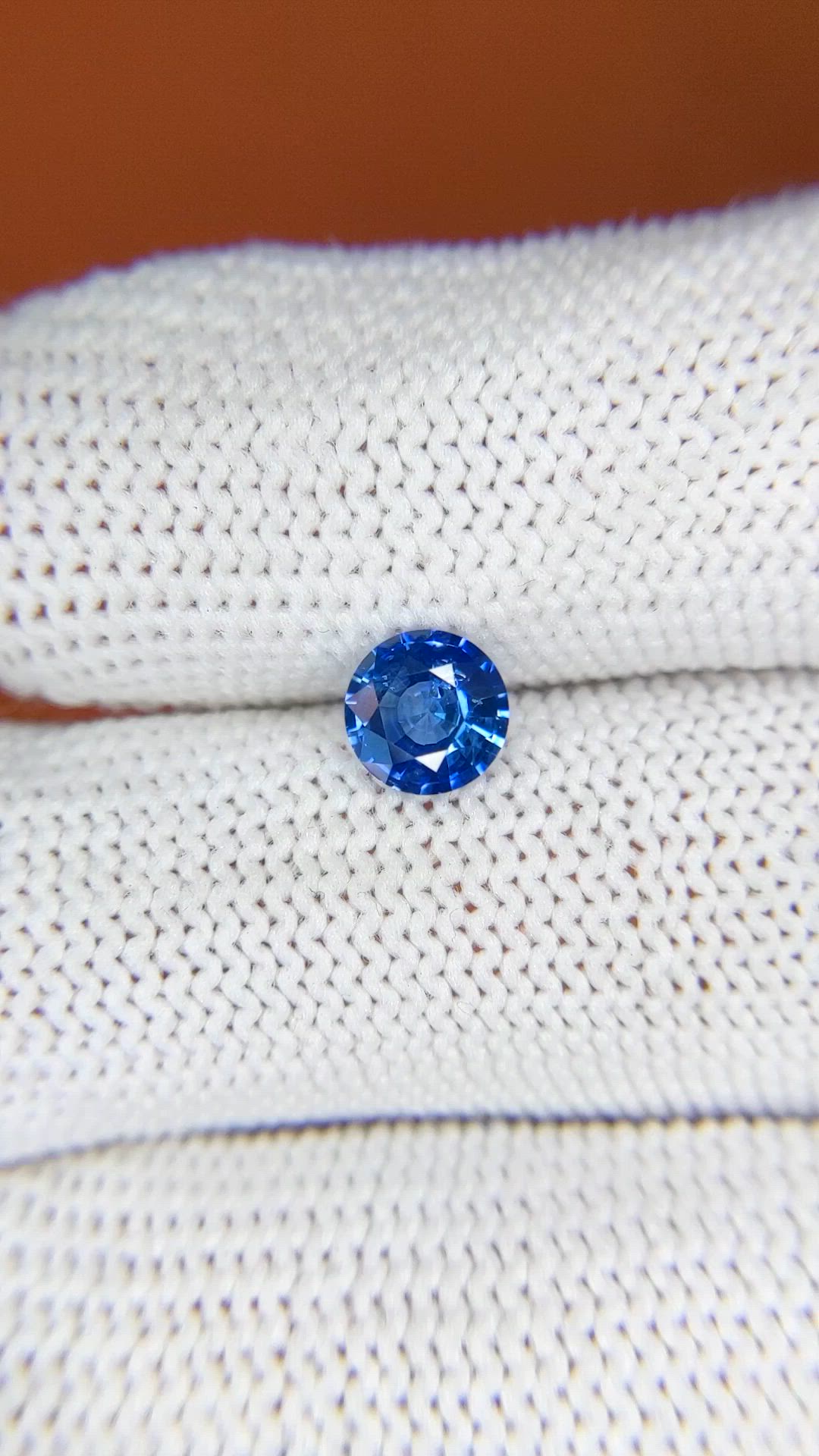 0.85 Ct. Blue Sapphire from Ceylon (Sri Lanka) Size Video