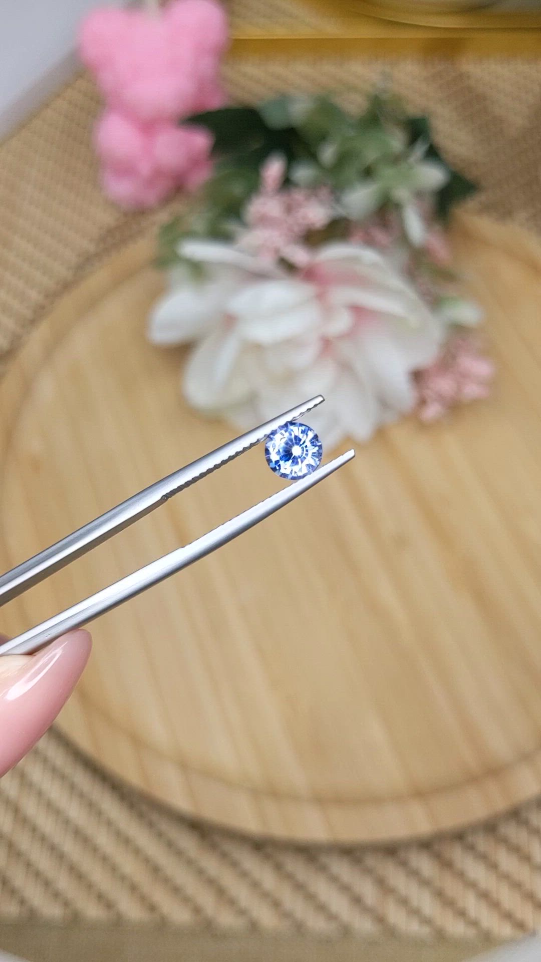 1.00 Ct. Blue Sapphire from Ceylon (Sri Lanka) Size Video