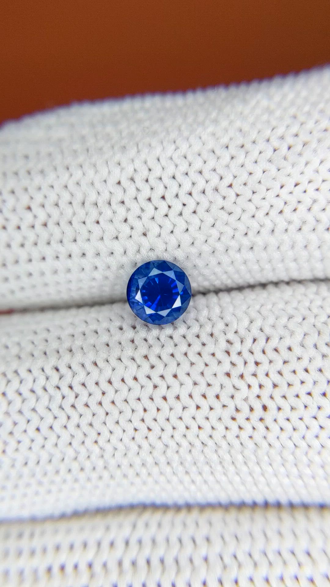 0.75 Ct. Blue Sapphire from Ceylon (Sri Lanka) Size Video
