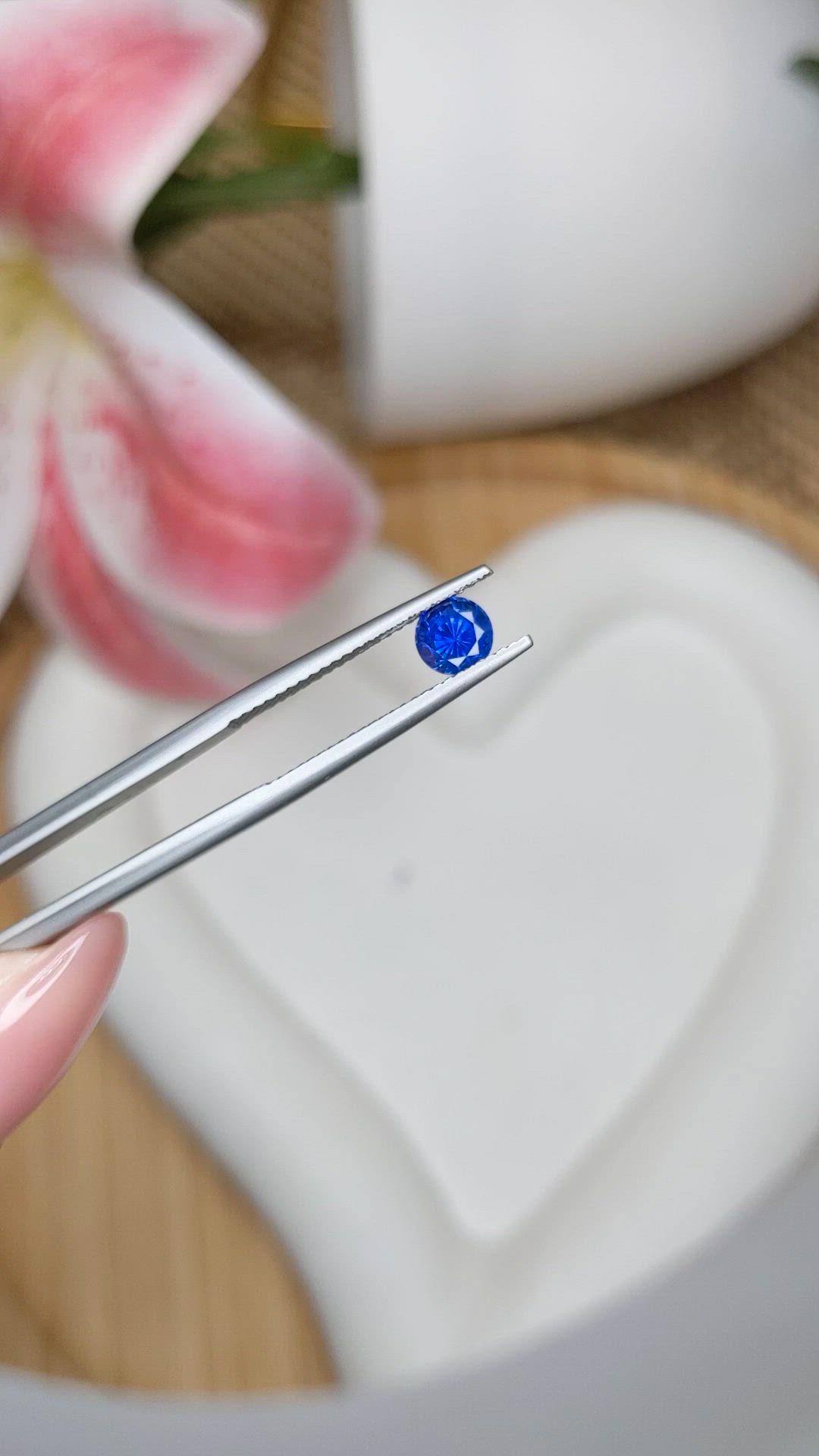 0.75 Ct. Blue Sapphire from Ceylon (Sri Lanka) Size Video