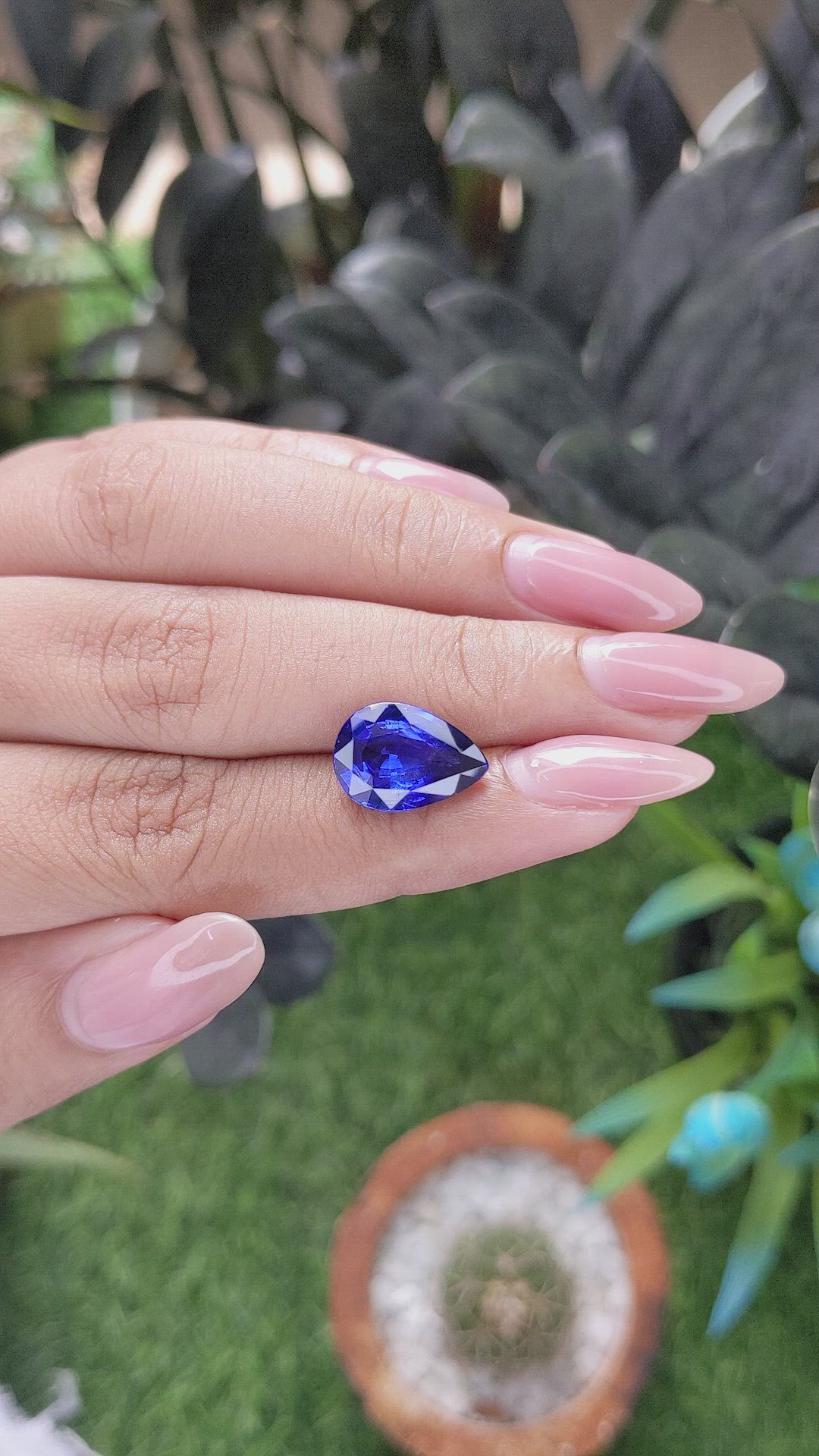 6.05 Ct. Blue Sapphire from Ceylon (Sri Lanka) Size Video