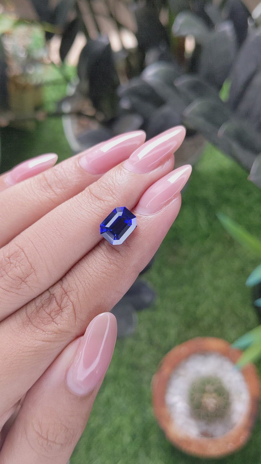 4.00 Ct. Blue Sapphire from Ceylon (Sri Lanka) Size Video