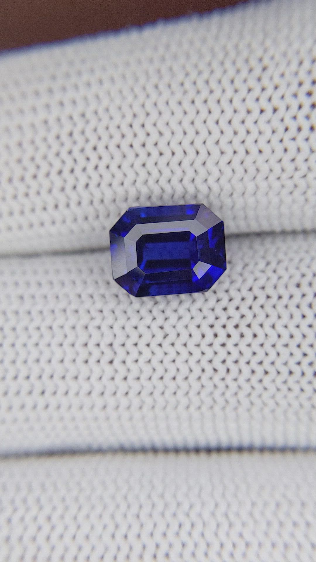 4.00 Ct. Blue Sapphire from Ceylon (Sri Lanka) Size Video