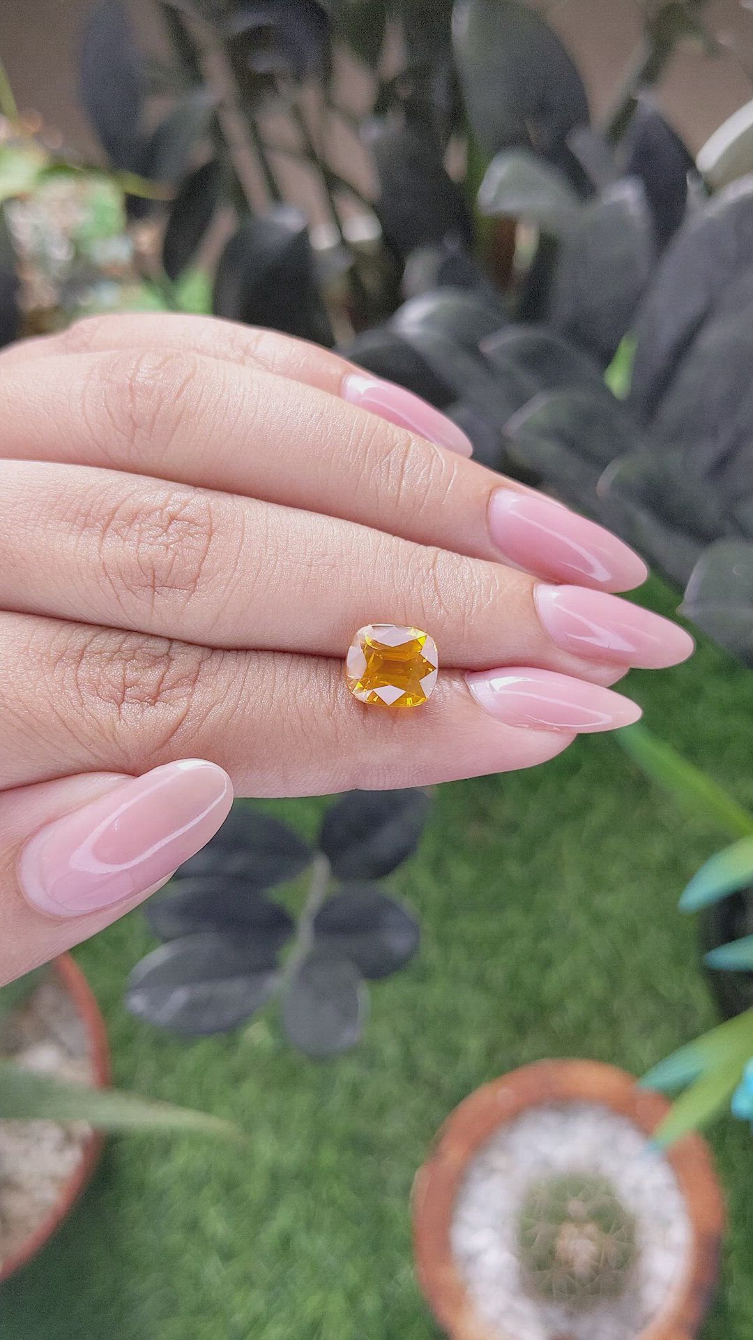 4.14 Ct. Yellowish Orange Sapphire from Ceylon (Sri Lanka) Size Video