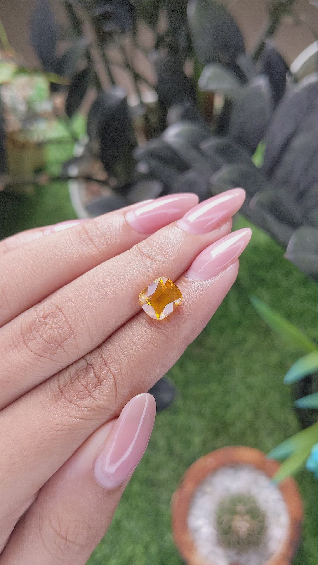 4.14 Ct. Yellowish Orange Sapphire from Ceylon (Sri Lanka) Size Video