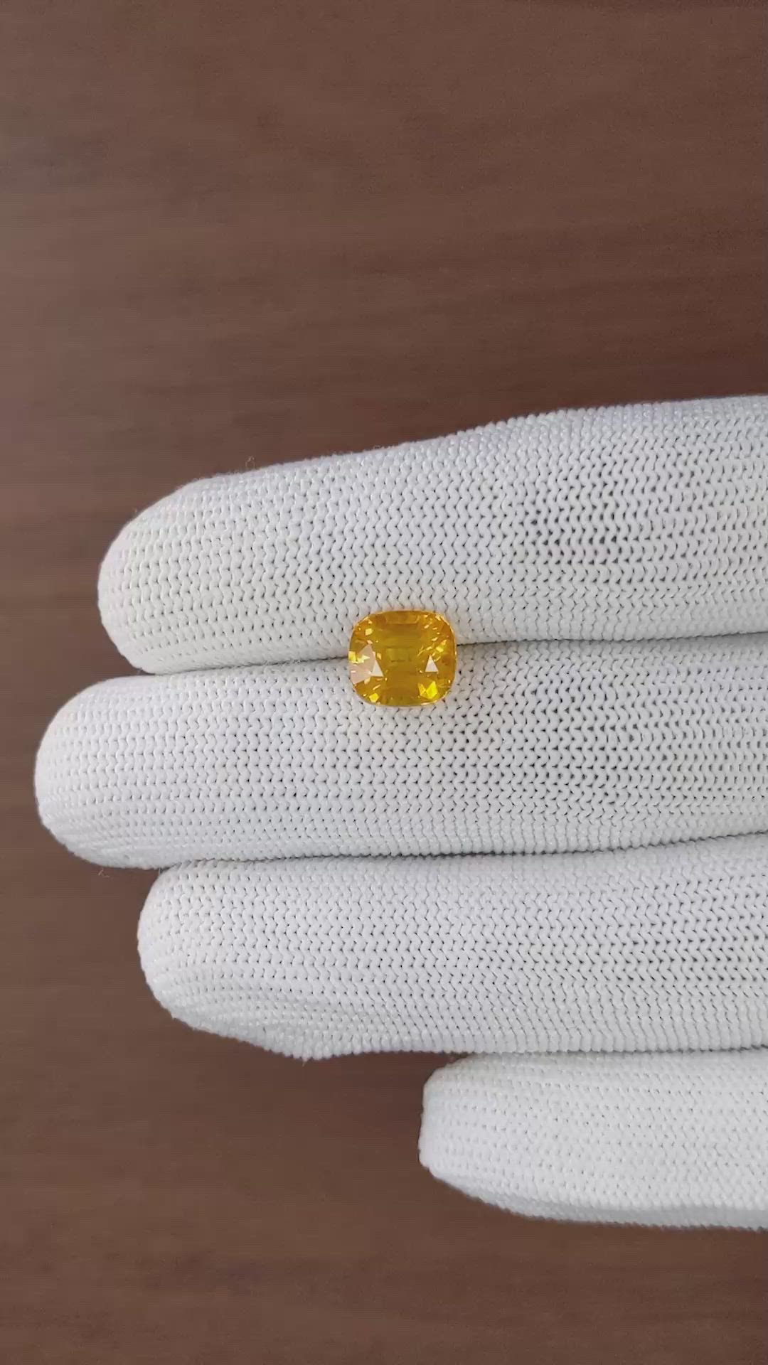 4.14 Ct. Yellowish Orange Sapphire from Ceylon (Sri Lanka) Size Video