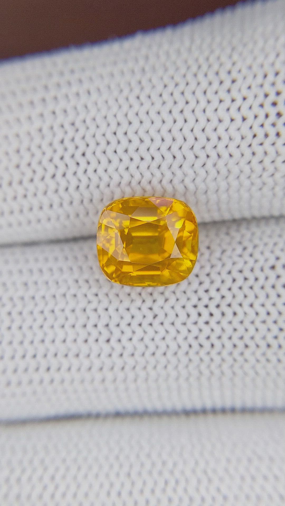 4.14 Ct. Yellowish Orange Sapphire from Ceylon (Sri Lanka) Size Video