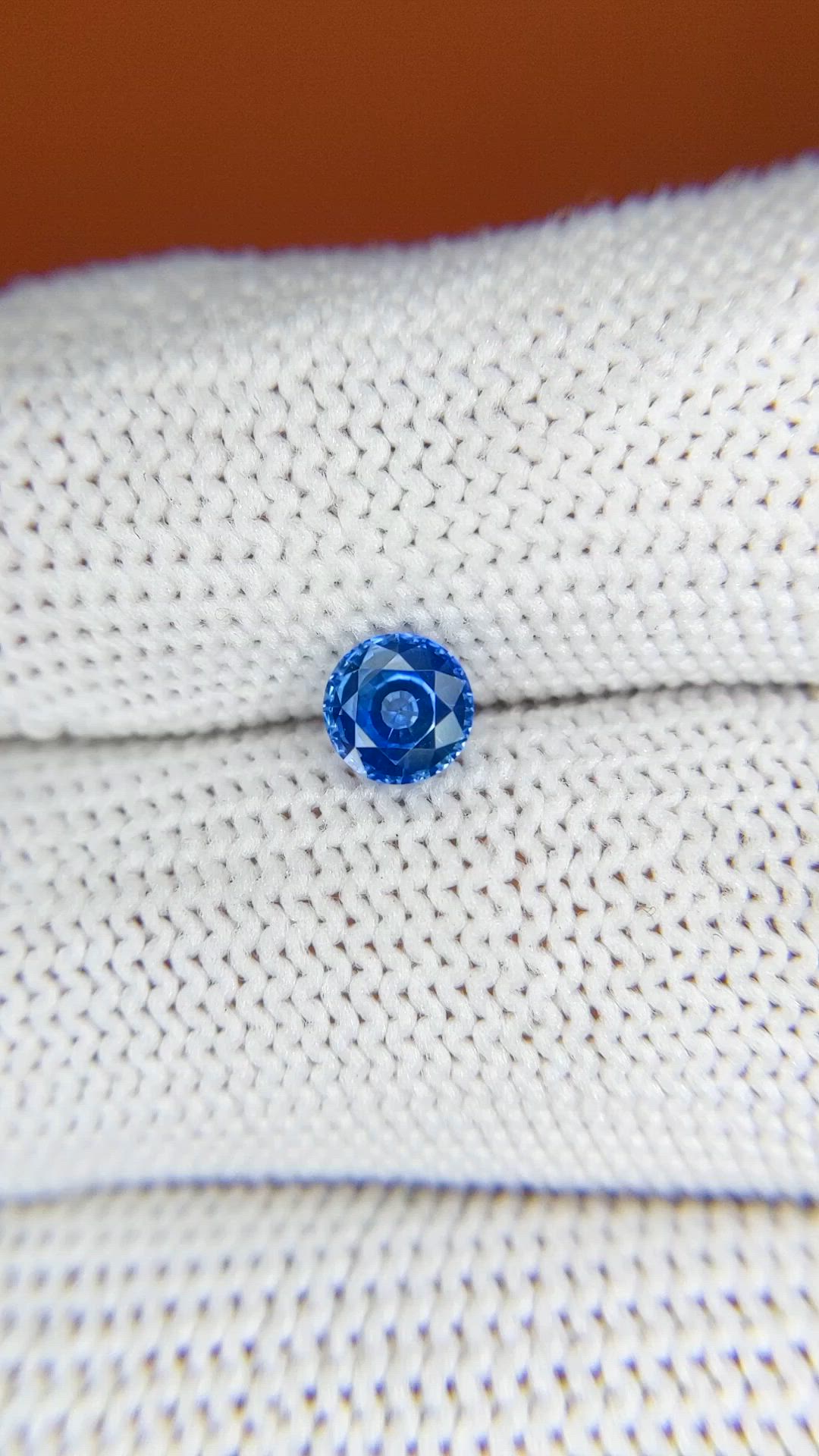 0.70 Ct. Blue Sapphire from Ceylon (Sri Lanka) Size Video